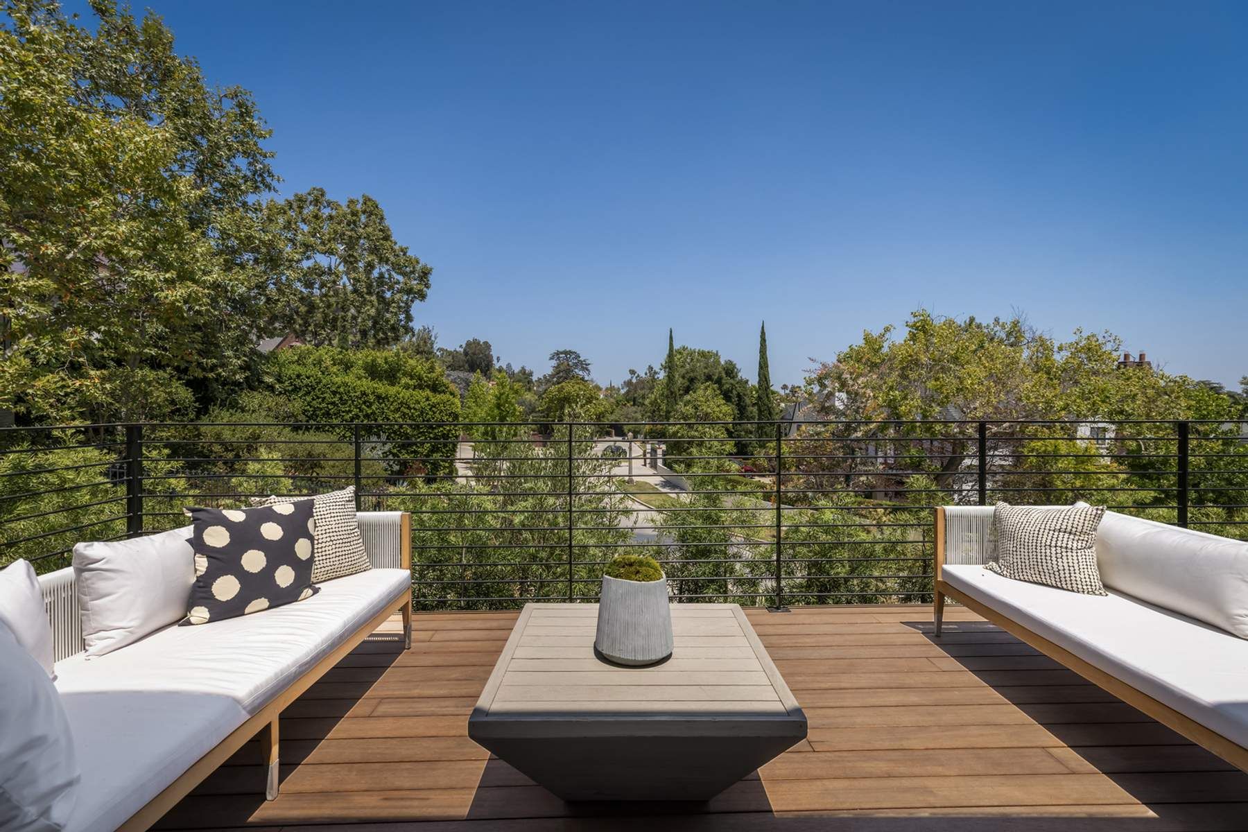  2235 Chislehurst Dr - 物件實景