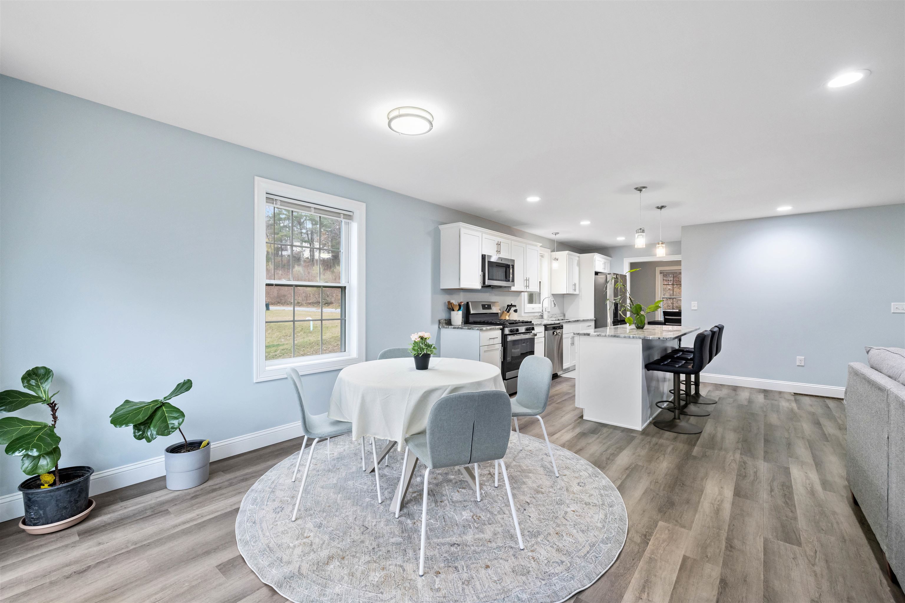 Hudson, New Hampshire, 03051, United States, 3 Bedrooms Bedrooms, ,2 BathroomsBathrooms,Residential,For Sale,1990943