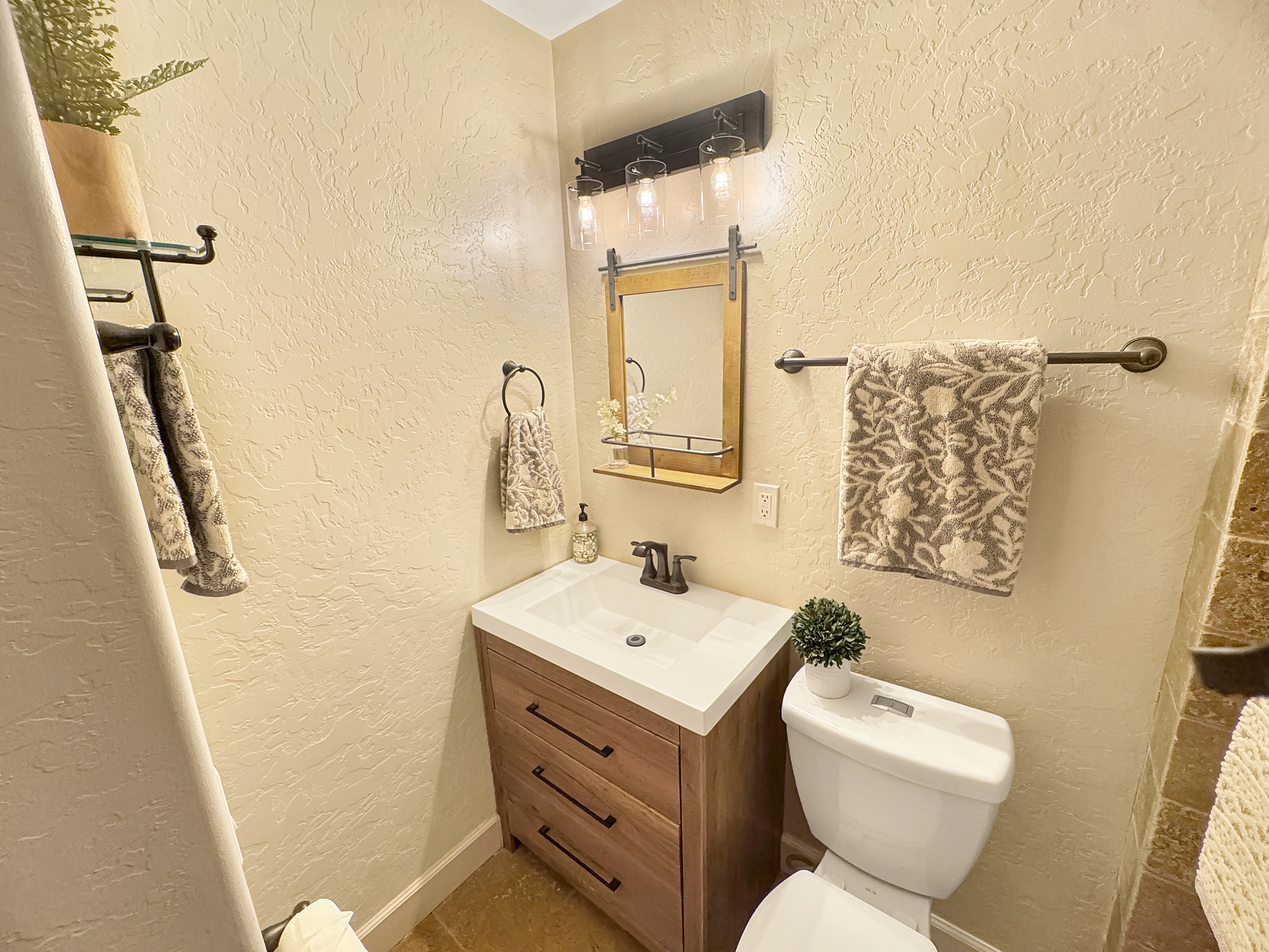 Sagle, Idaho, 83860, United States, 3 Bedrooms Bedrooms, ,3 BathroomsBathrooms,Residential,For Sale,1792364