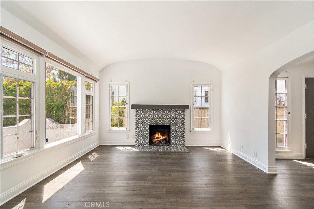 Los Angeles, California, 90019, United States, ,Residential,For Sale,2022270
