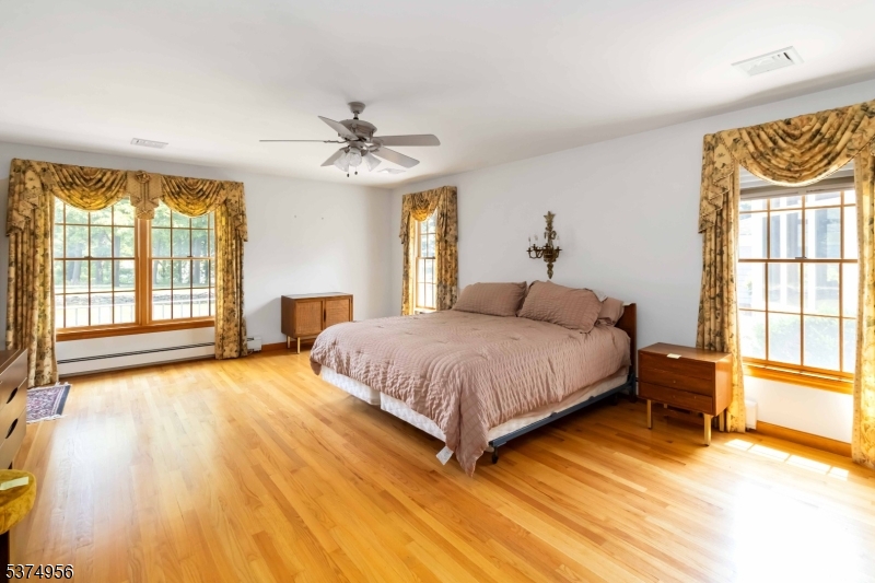 Madison Boro, New Jersey, 07940, United States, 4 Bedrooms Bedrooms, ,3 BathroomsBathrooms,Residential,For Sale,1906831