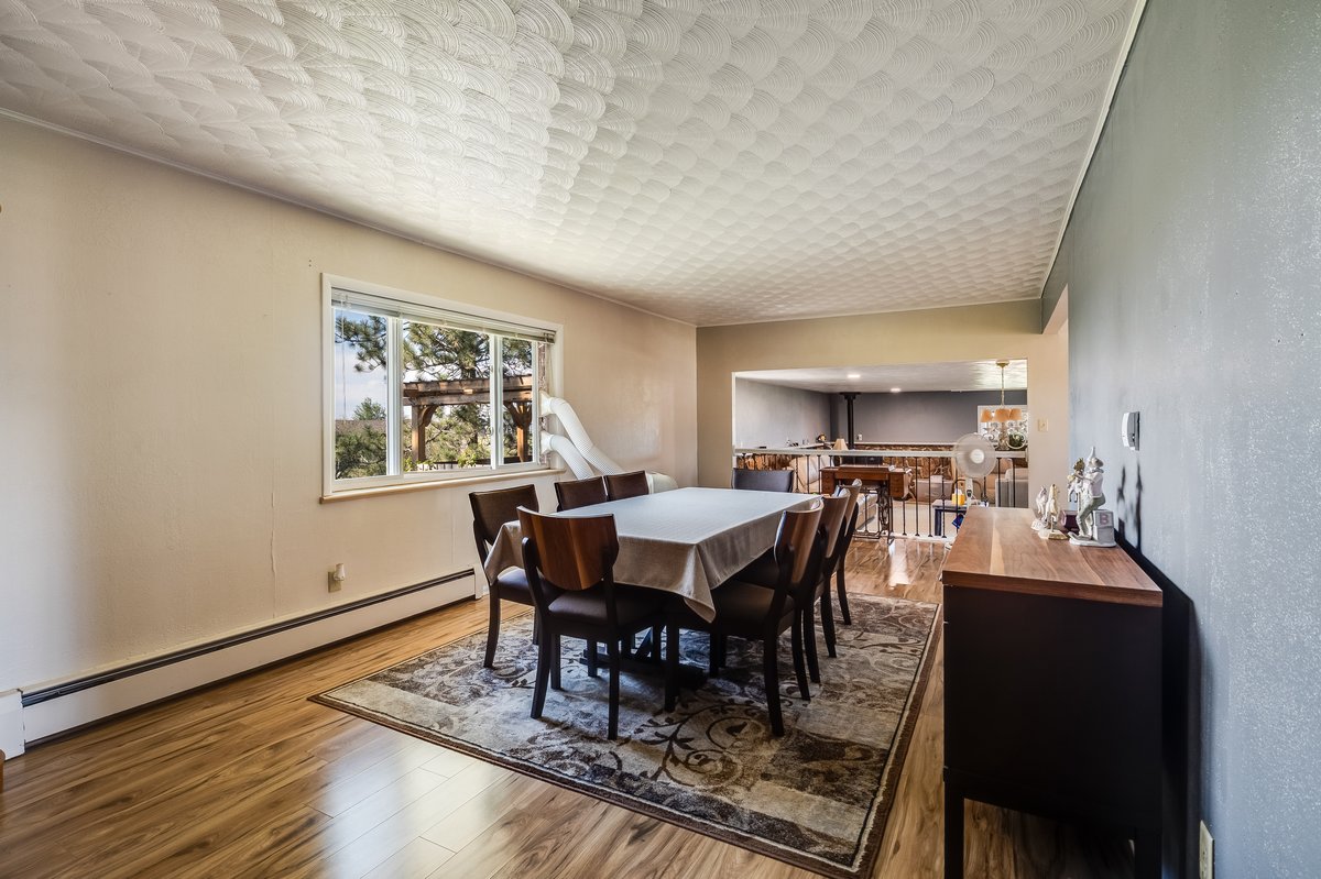 Cheyenne, Wyoming, 82009, United States, 3 Bedrooms Bedrooms, ,2 BathroomsBathrooms,Residential,For Sale,1976817