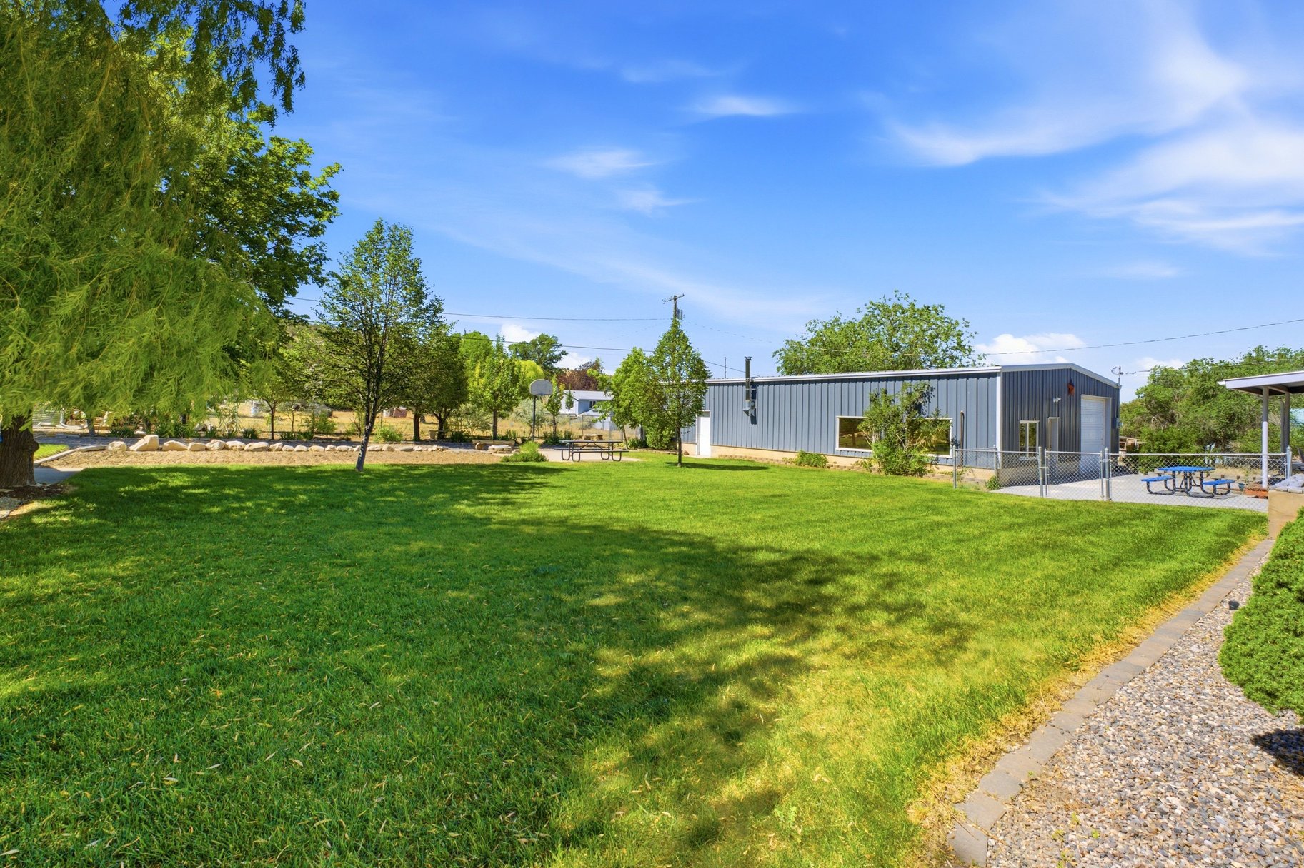  Custom Home with a 2400 Square Foot Shop with Plumbing and Electricity - 物件實景