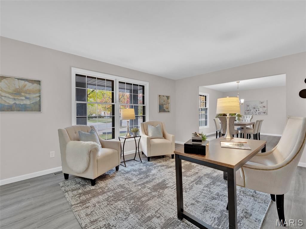 Ballwin, Missouri, 63011, United States, 5 Bedrooms Bedrooms, ,3 BathroomsBathrooms,Residential,For Sale,1992097