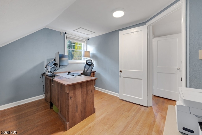 Mountain Lakes Boro, New Jersey, 07046, United States, 3 Bedrooms Bedrooms, ,2 BathroomsBathrooms,Residential,For Sale,1991088