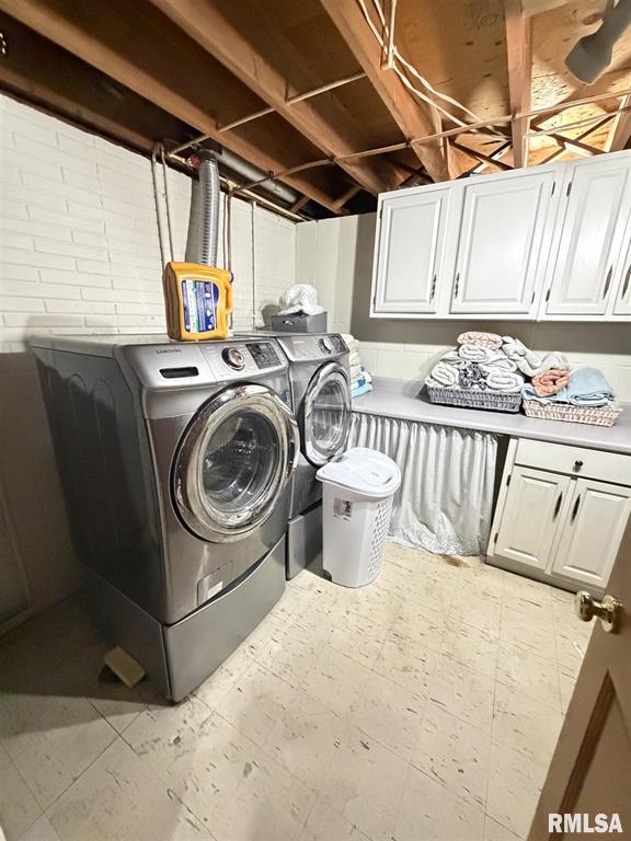 Abingdon, Illinois, 61410, United States, 3 Bedrooms Bedrooms, ,2 BathroomsBathrooms,Residential,For Sale,1976226