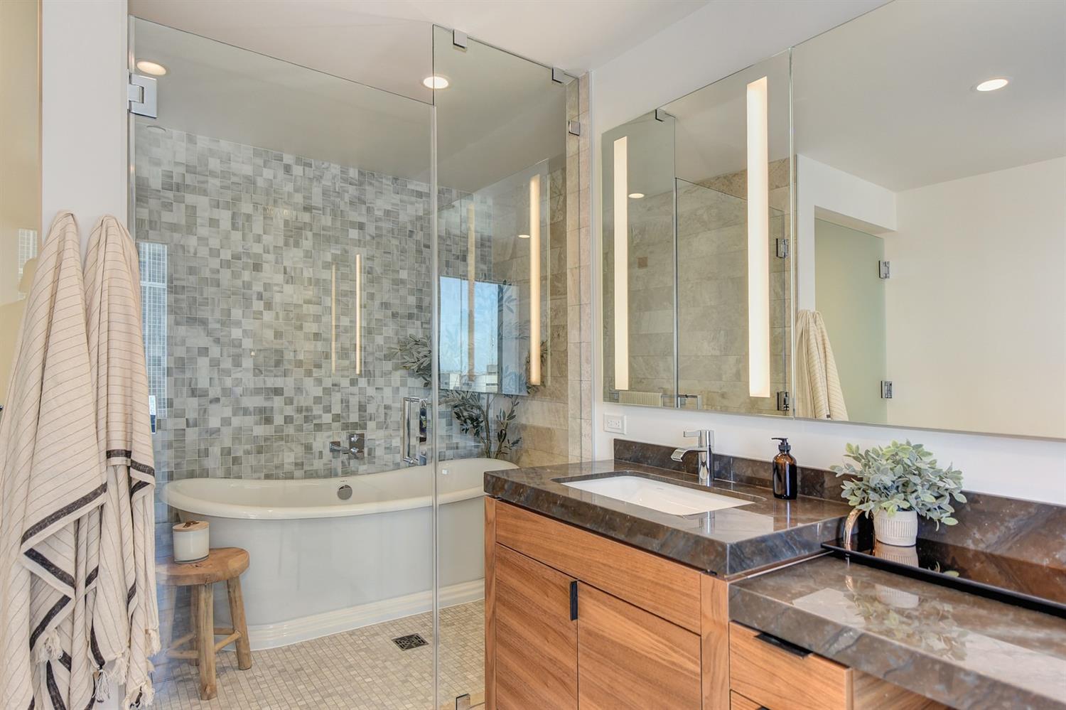 Sacramento, California, 95814, United States, 2 Bedrooms Bedrooms, ,3 BathroomsBathrooms,Residential,For Sale,1905892