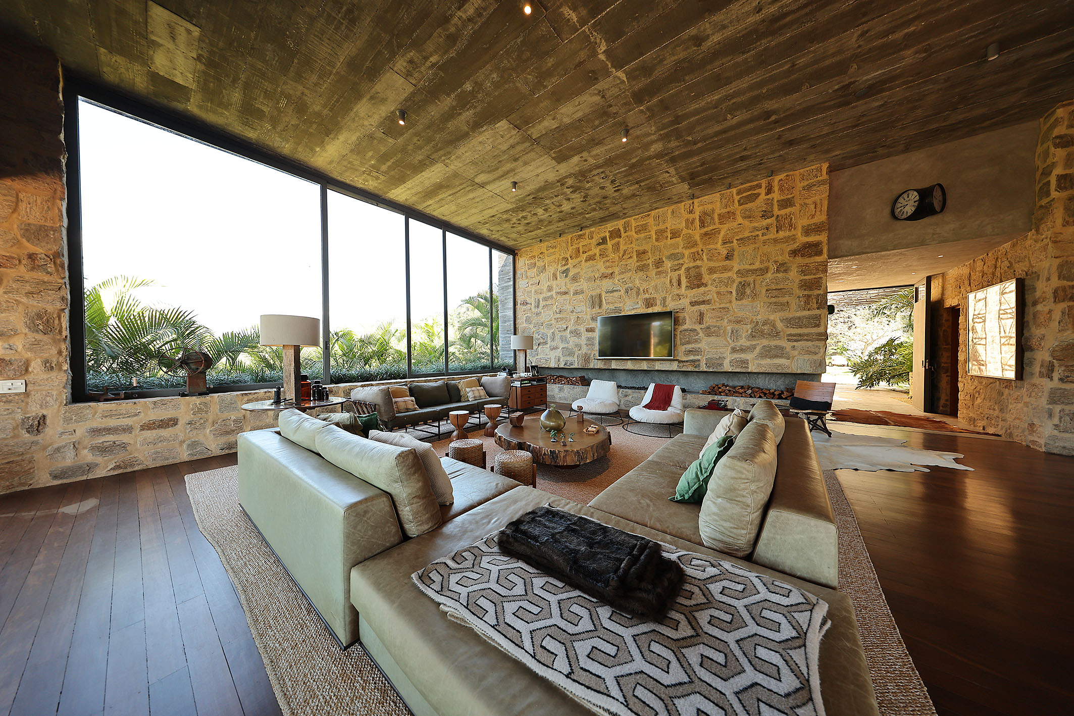  Contemporary estate immersed in nature with panoramic lake views - 物件實景