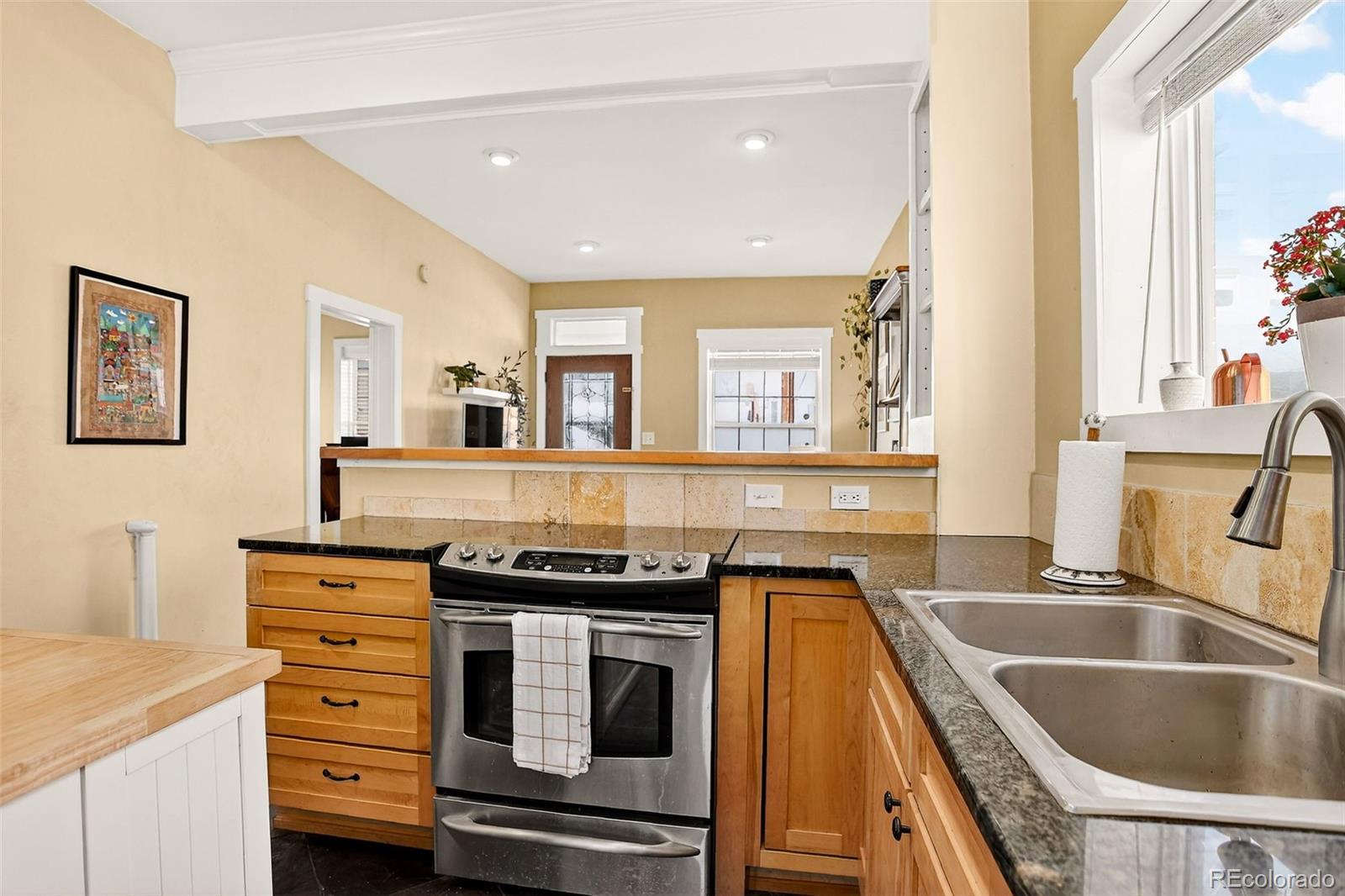 Denver, Colorado, 80204, United States, 2 Bedrooms Bedrooms, ,1 BathroomBathrooms,Residential,For Sale,2001938