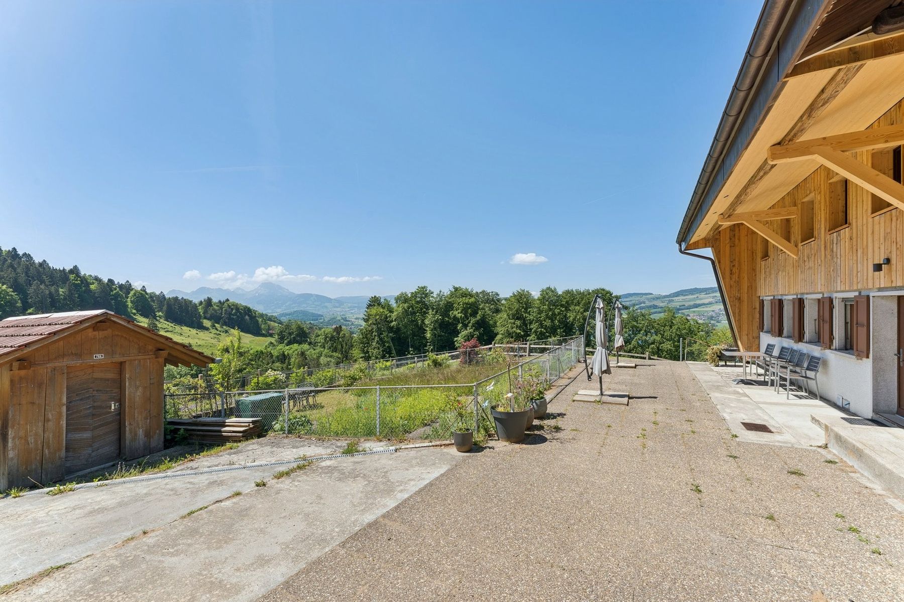  Elegant character house with breathtaking lake and mountain views - 物件實景