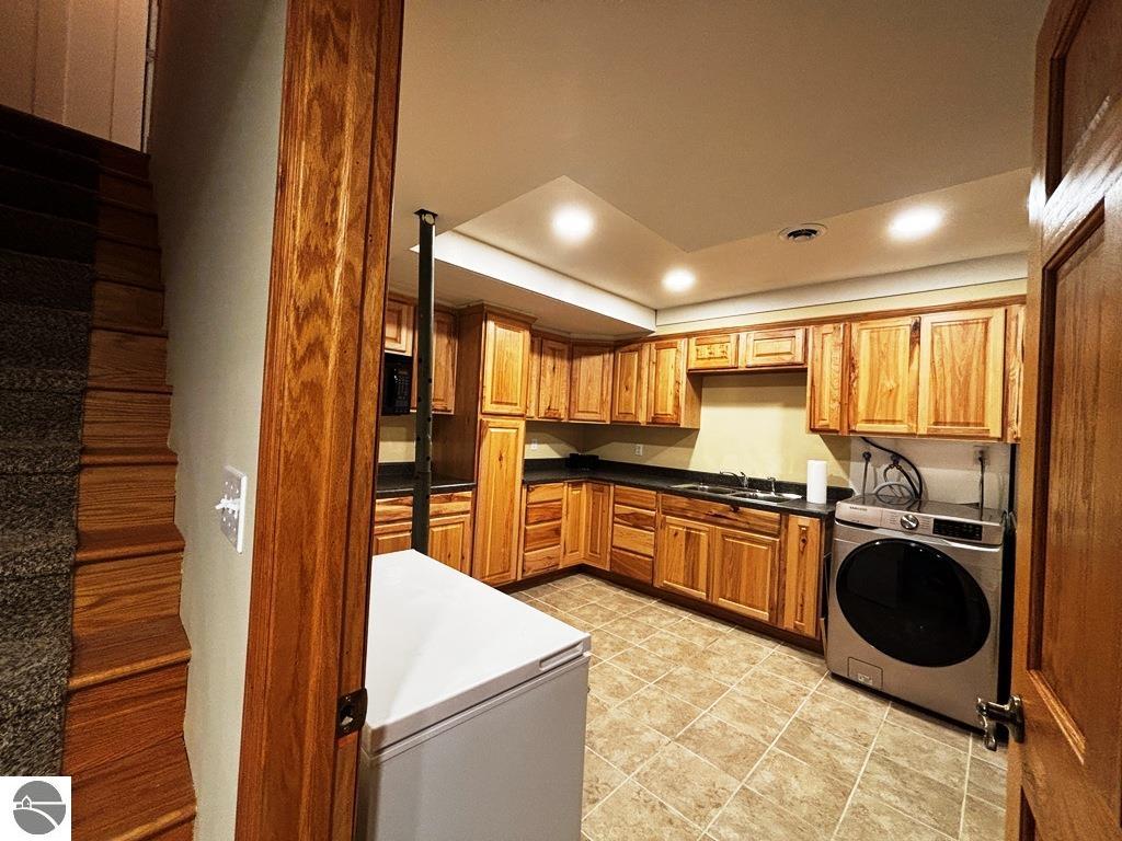 Traverse City, Michigan, 49684, United States, 3 Bedrooms Bedrooms, ,2 BathroomsBathrooms,Residential,For Sale,1882557