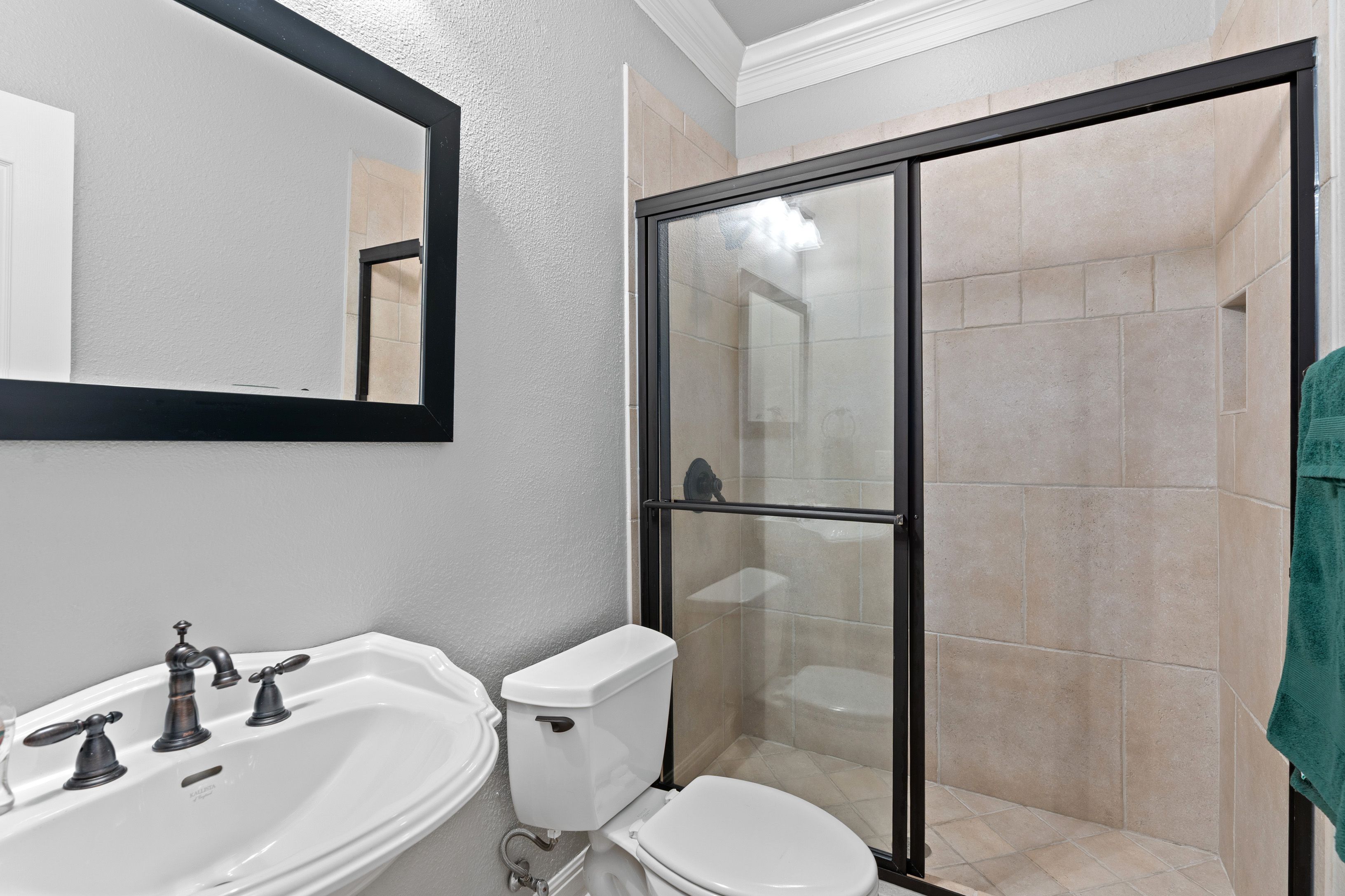  Spacious Estate with Poolside Views - 物件實景