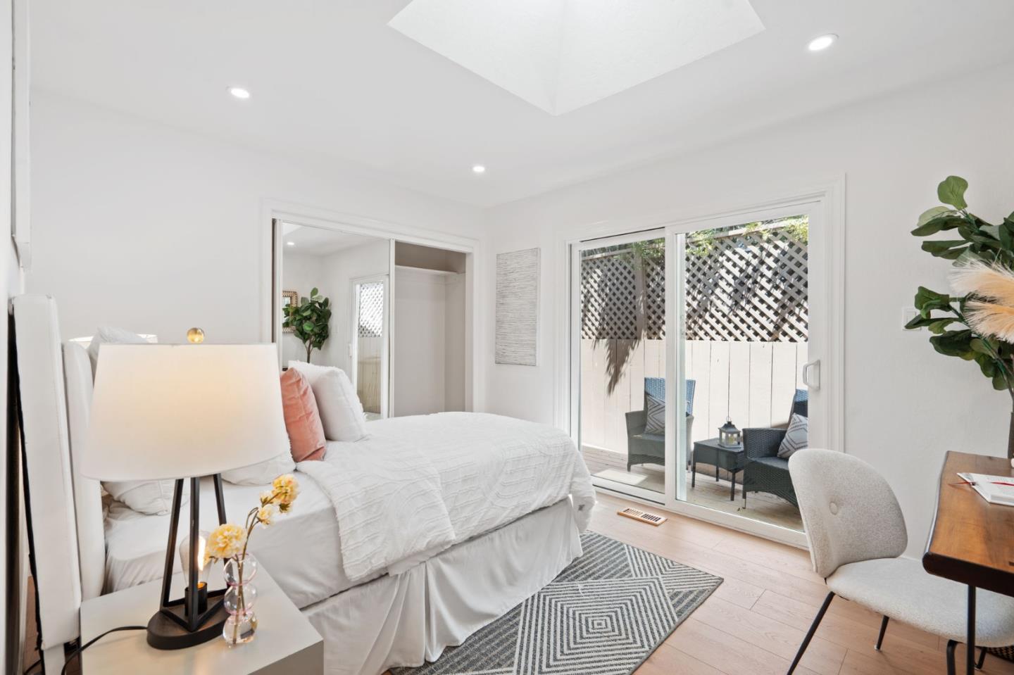 Los Altos, California, 94024, United States, 3 Bedrooms Bedrooms, ,2 BathroomsBathrooms,Residential,For Sale,1925689