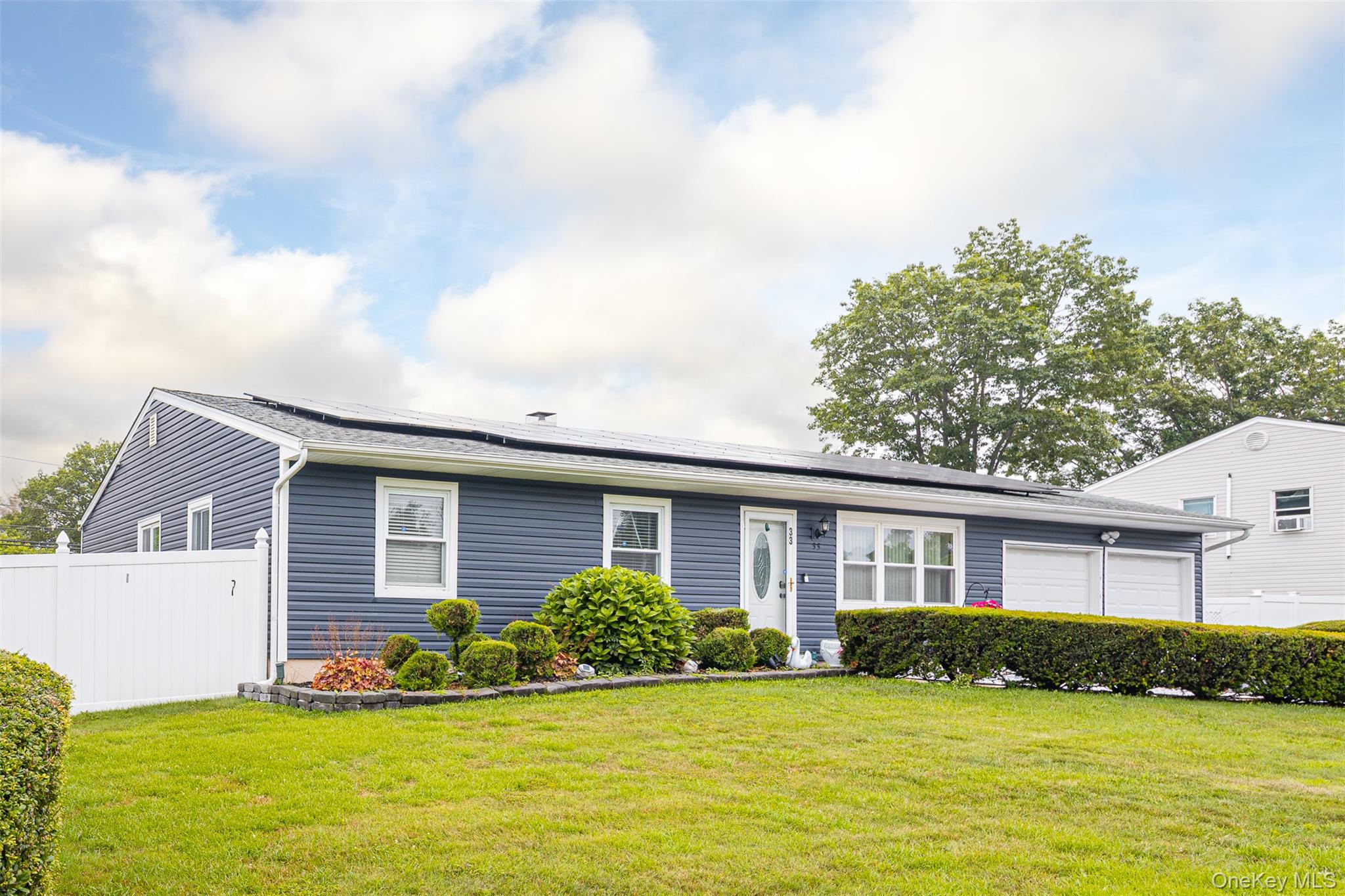 Port Jefferson Station, New York, 11776, United States, 3 Bedrooms Bedrooms, ,2 BathroomsBathrooms,Residential,For Sale,1938737