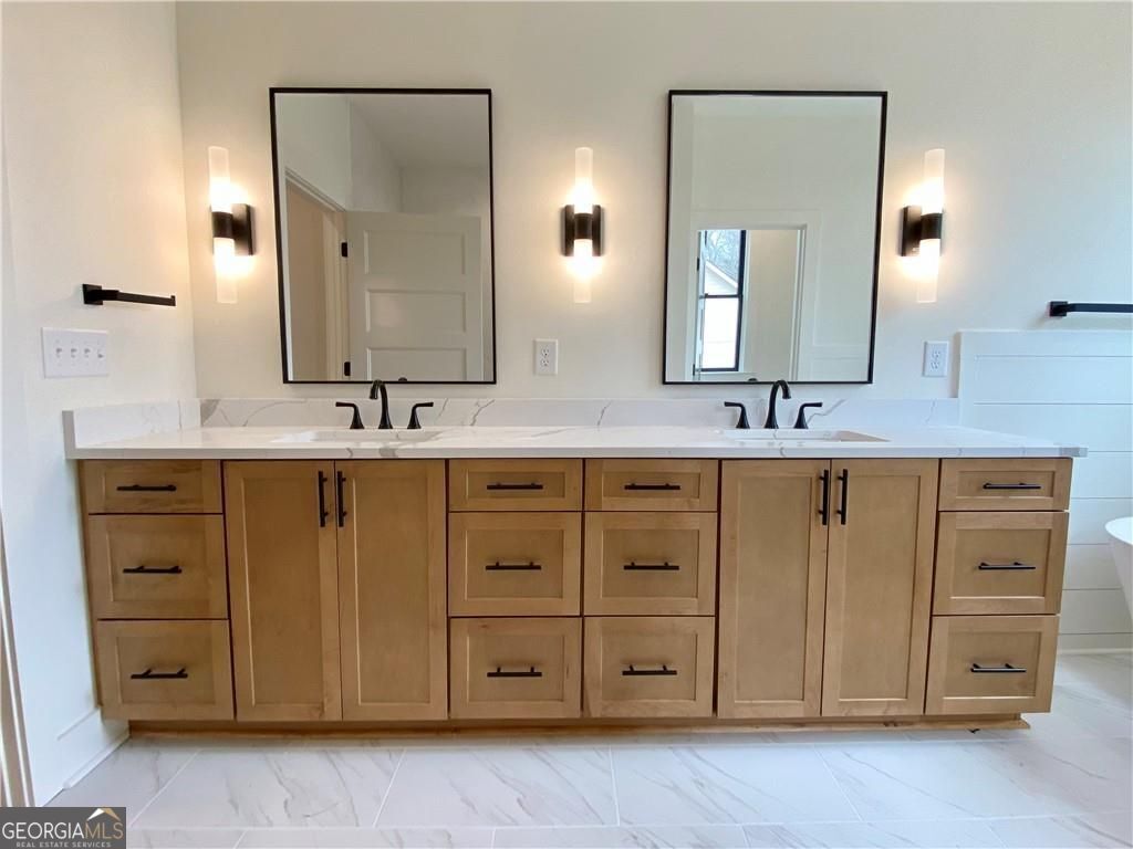 Gainesville, Georgia, 30506, United States, 5 Bedrooms Bedrooms, ,6 BathroomsBathrooms,Residential,For Sale,1908175