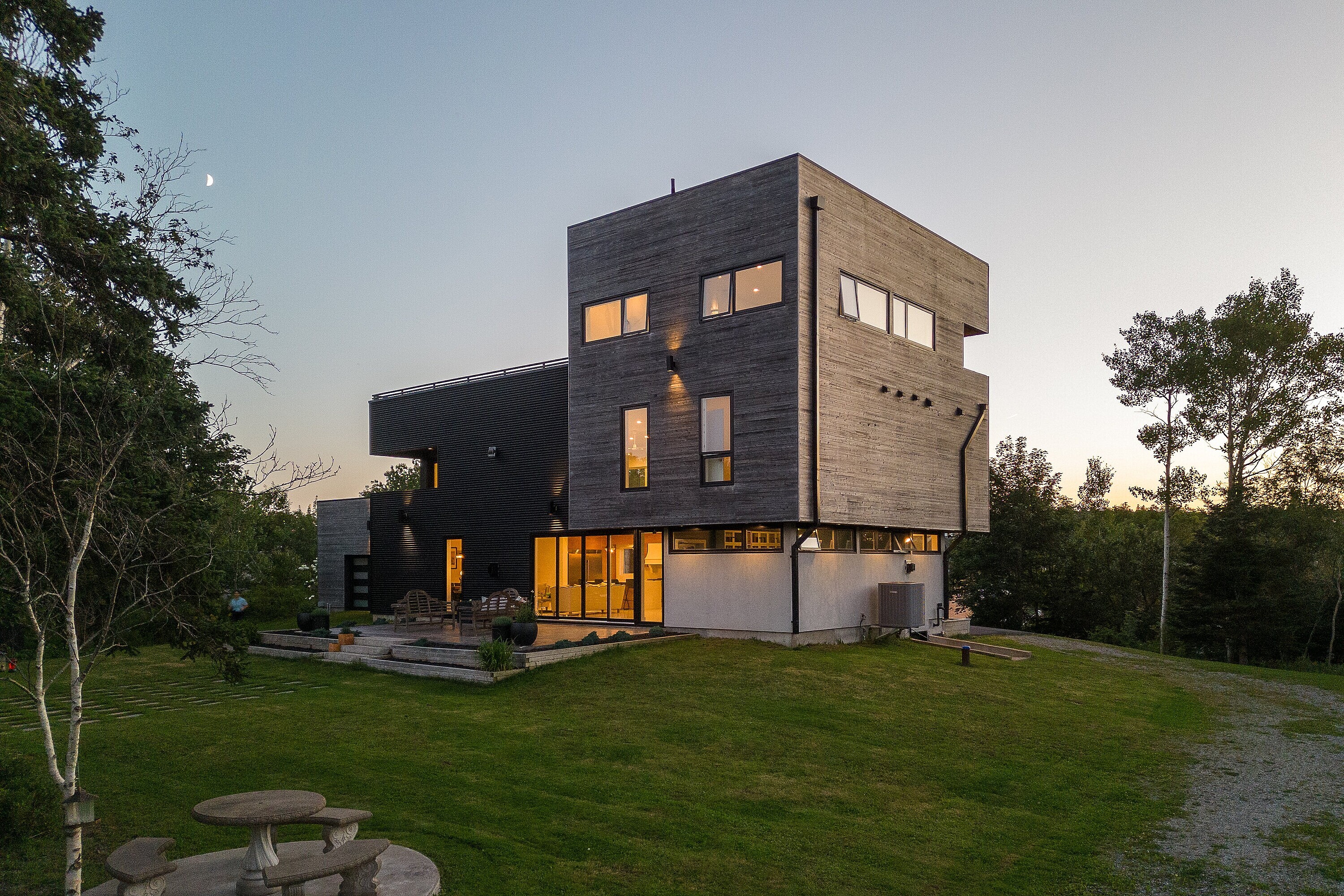  Sleek Modern Designed Home - 物件實景
