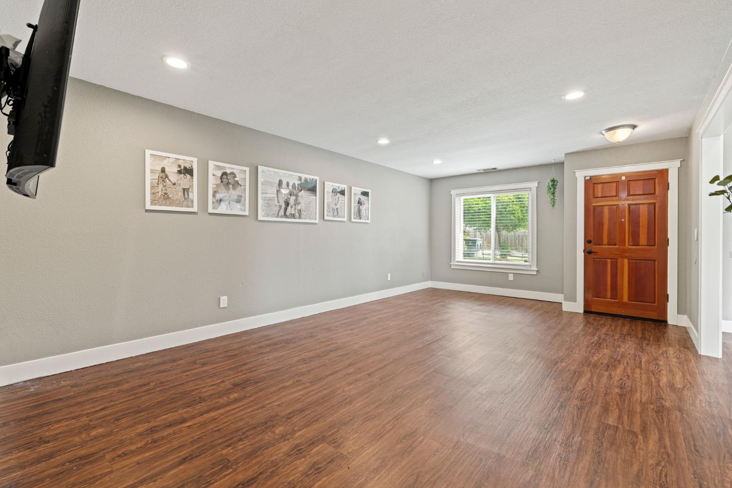 Auburn, California, 95603, United States, 3 Bedrooms Bedrooms, ,2 BathroomsBathrooms,Residential,For Sale,1956698