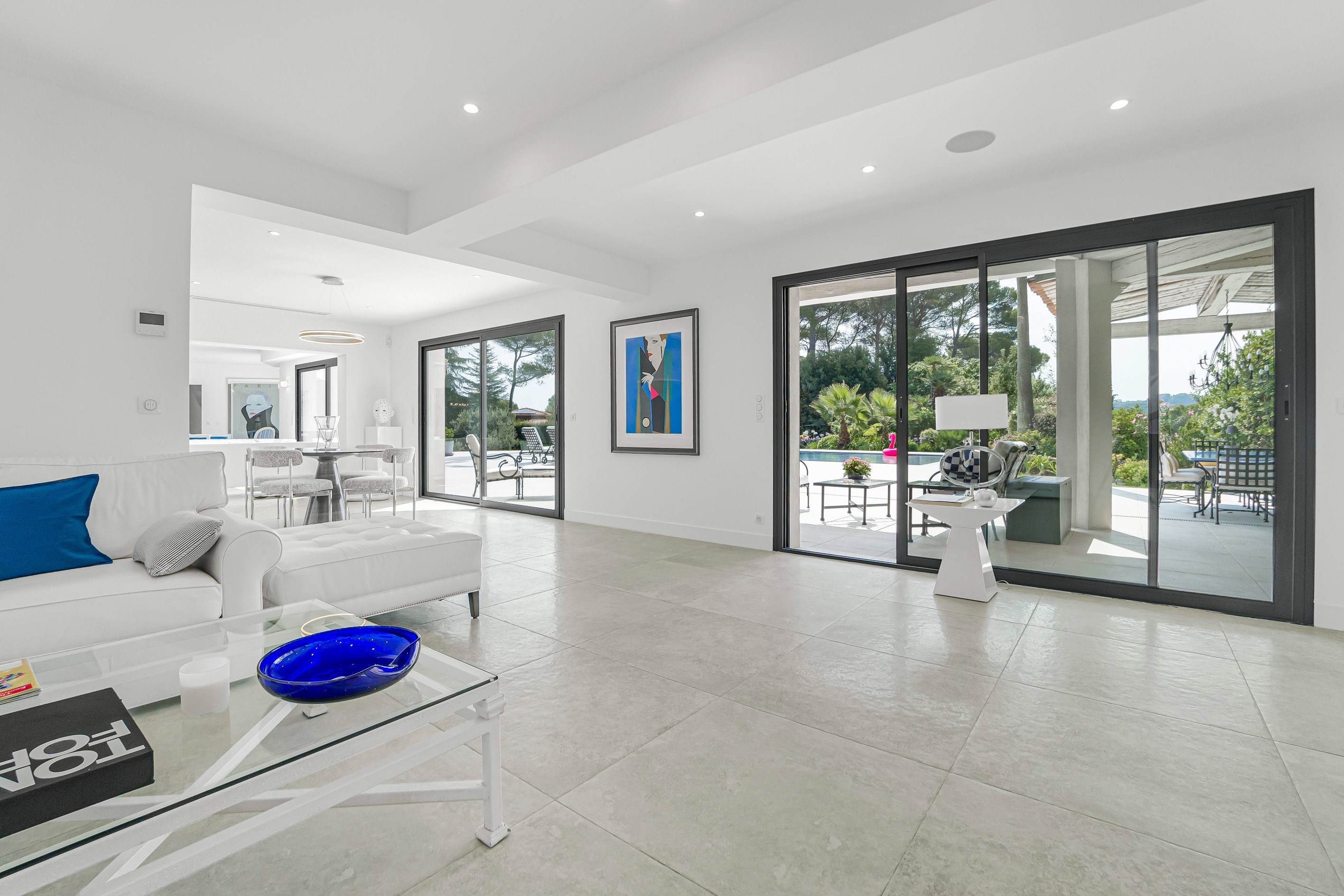  Mougins, renovated contemporary villa within the private estate Les Parcs de Mo… - 物件實景