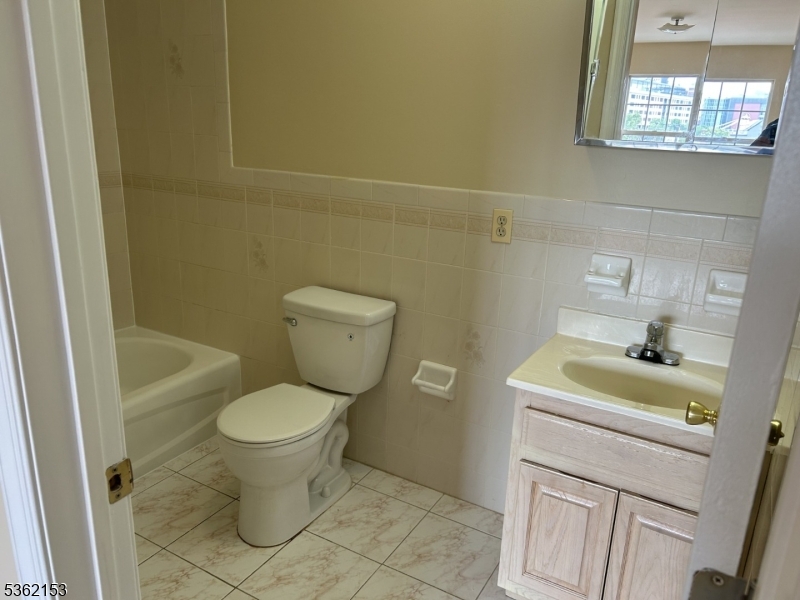 Newark City, New Jersey, 07105, United States, 2 Bedrooms Bedrooms, ,3 BathroomsBathrooms,Residential,For Sale,1849071