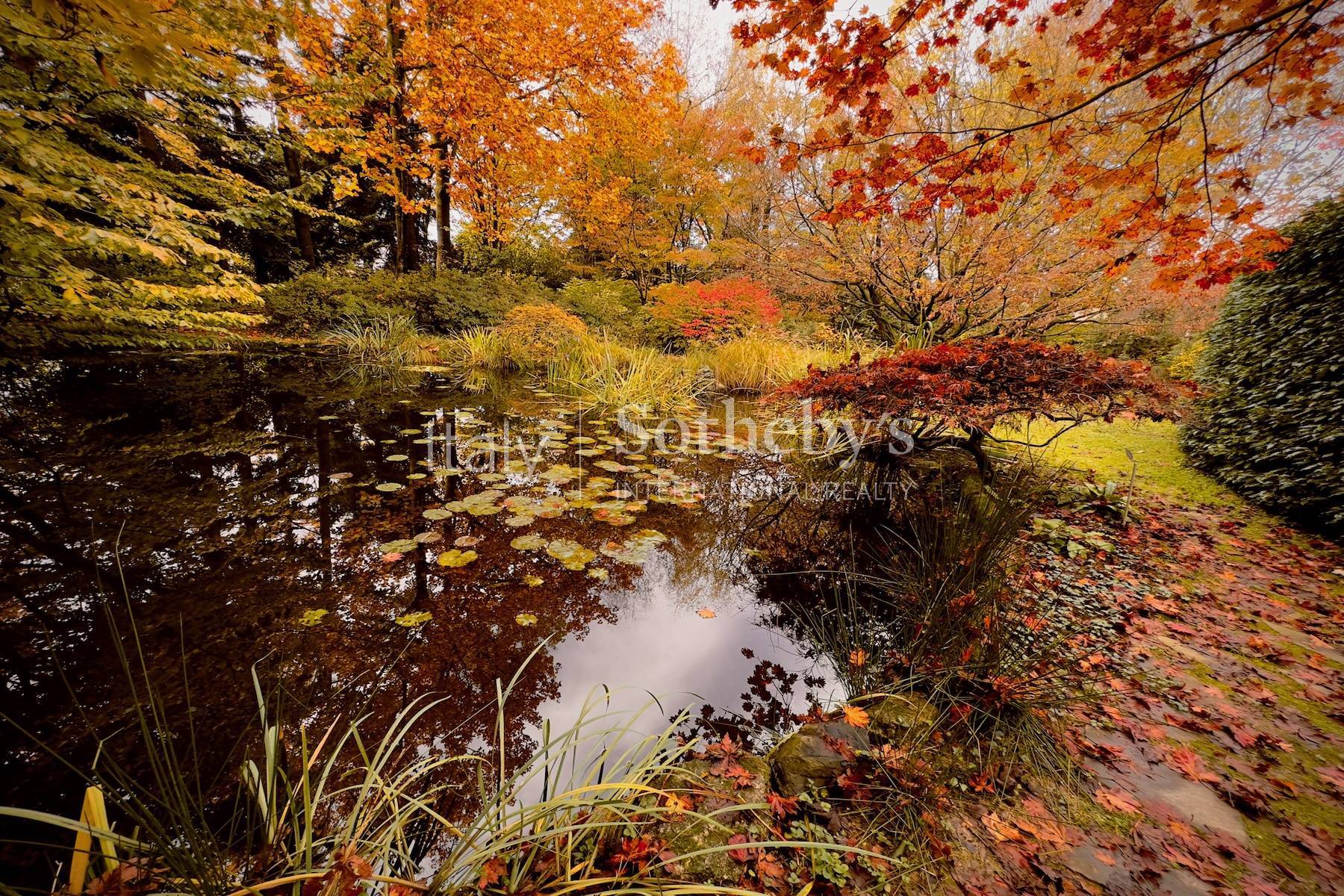  Prestigious residence with a magnificent landscaped garden. - 物件實景