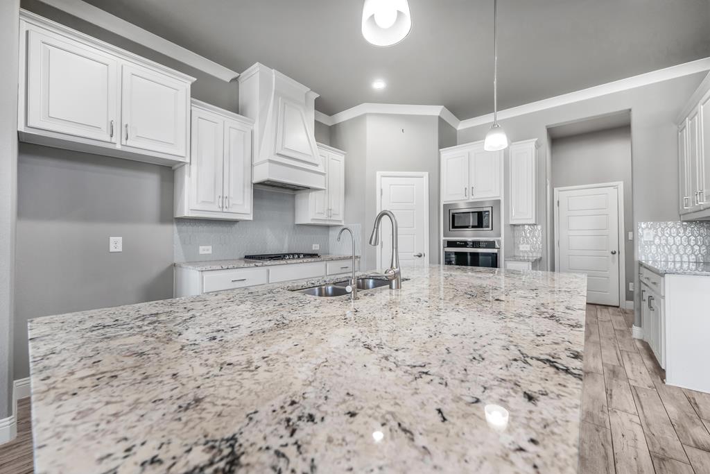 Midland, Texas, 79705, United States, 5 Bedrooms Bedrooms, ,5 BathroomsBathrooms,Residential,For Sale,1998422