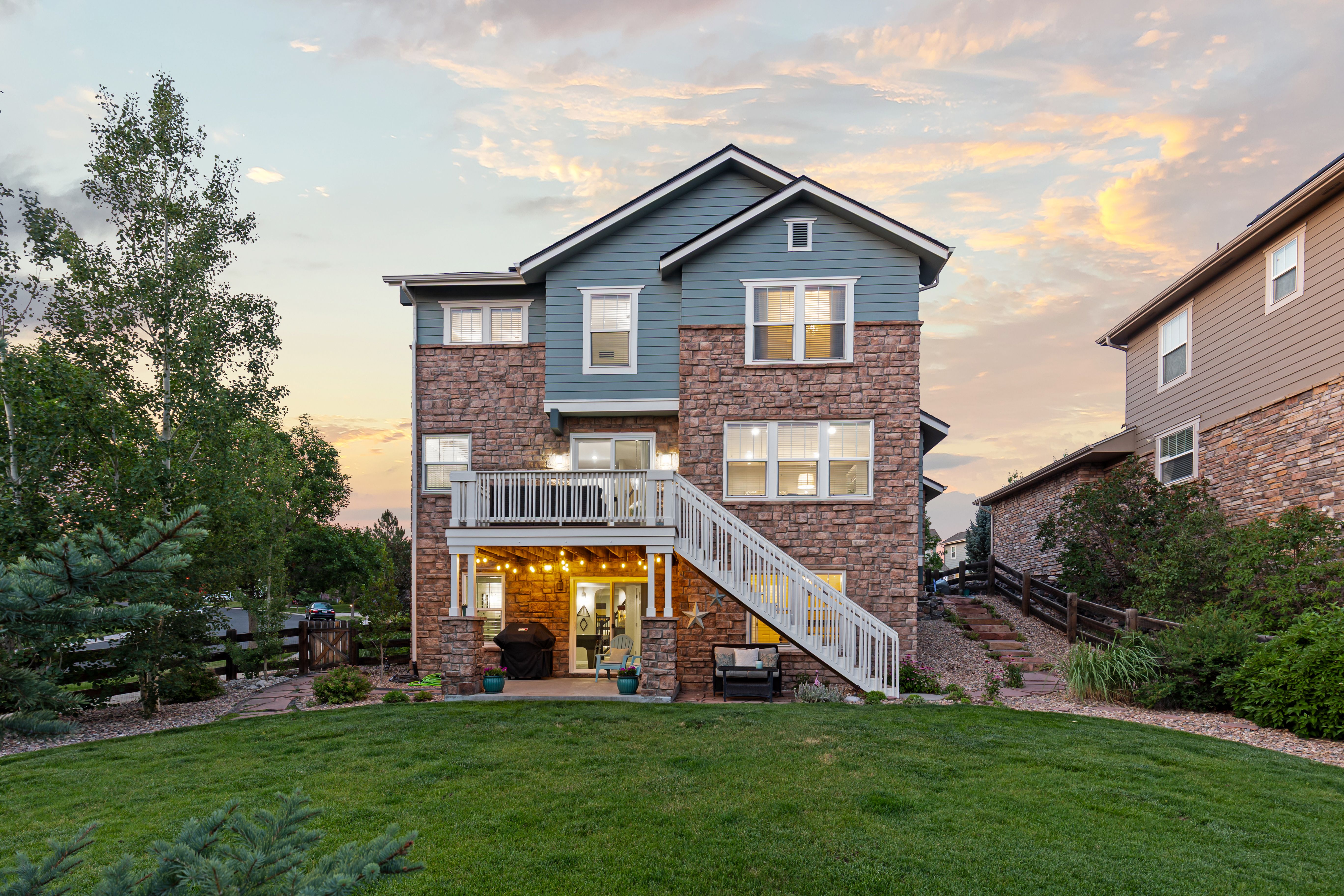  A warm and beautifully updated 5-bedroom, 4-bathroom walkout - 物件實景