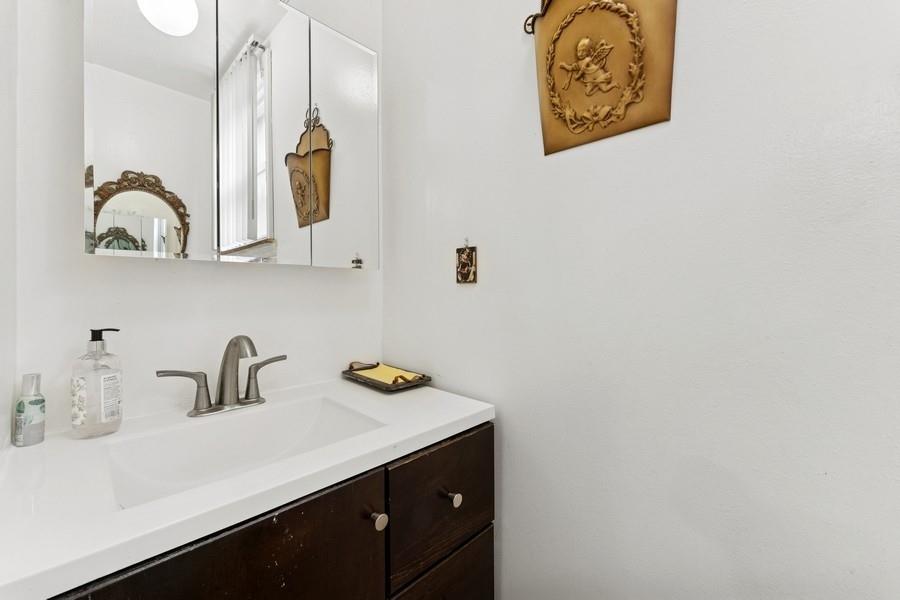 Bayside, New York, 11361, United States, 3 Bedrooms Bedrooms, ,2 BathroomsBathrooms,Residential,For Sale,1858297