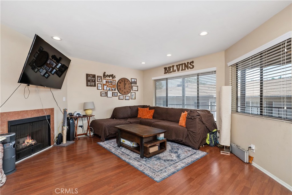 Long Beach, California, 90802, United States, 2 Bedrooms Bedrooms, ,2 BathroomsBathrooms,Residential,For Sale,1991408