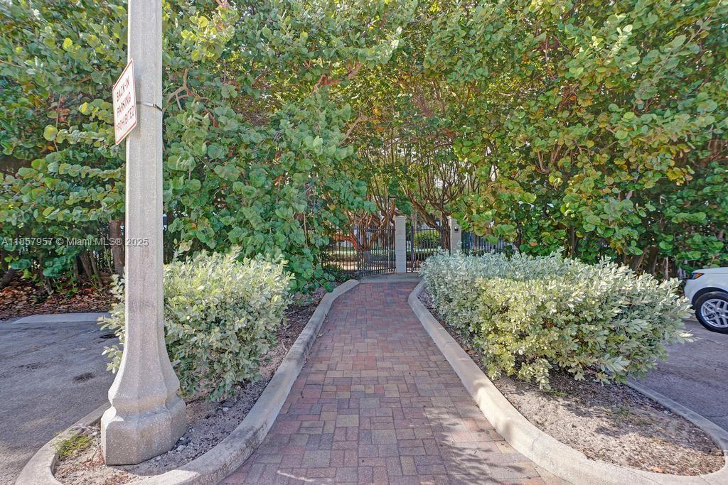 Hollywood, Florida, 33019, United States, 2 Bedrooms Bedrooms, ,2 BathroomsBathrooms,Residential,For Sale,1918580