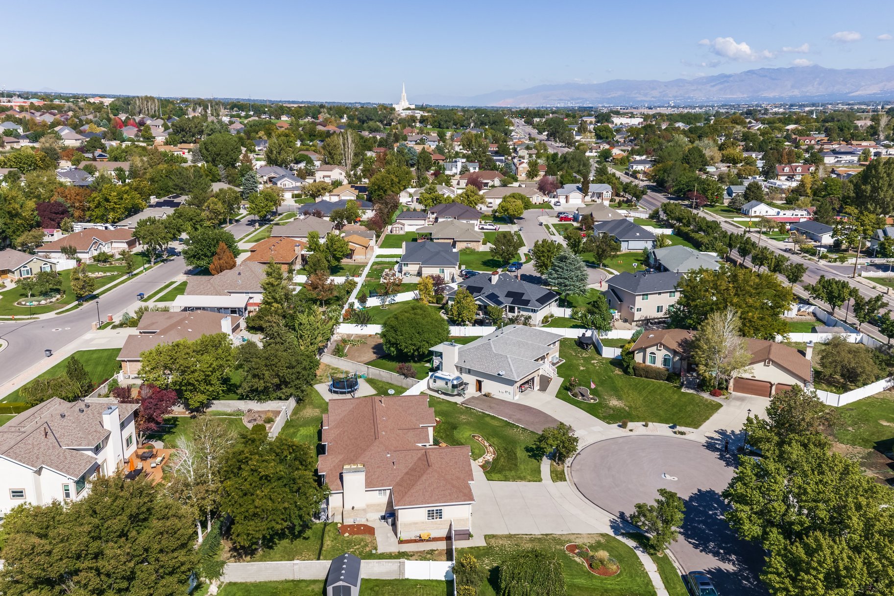  Multigenerational Living in South Jordan: 5 Beds, 2 Kitchens, 0.33-Acre Lot - 物件實景