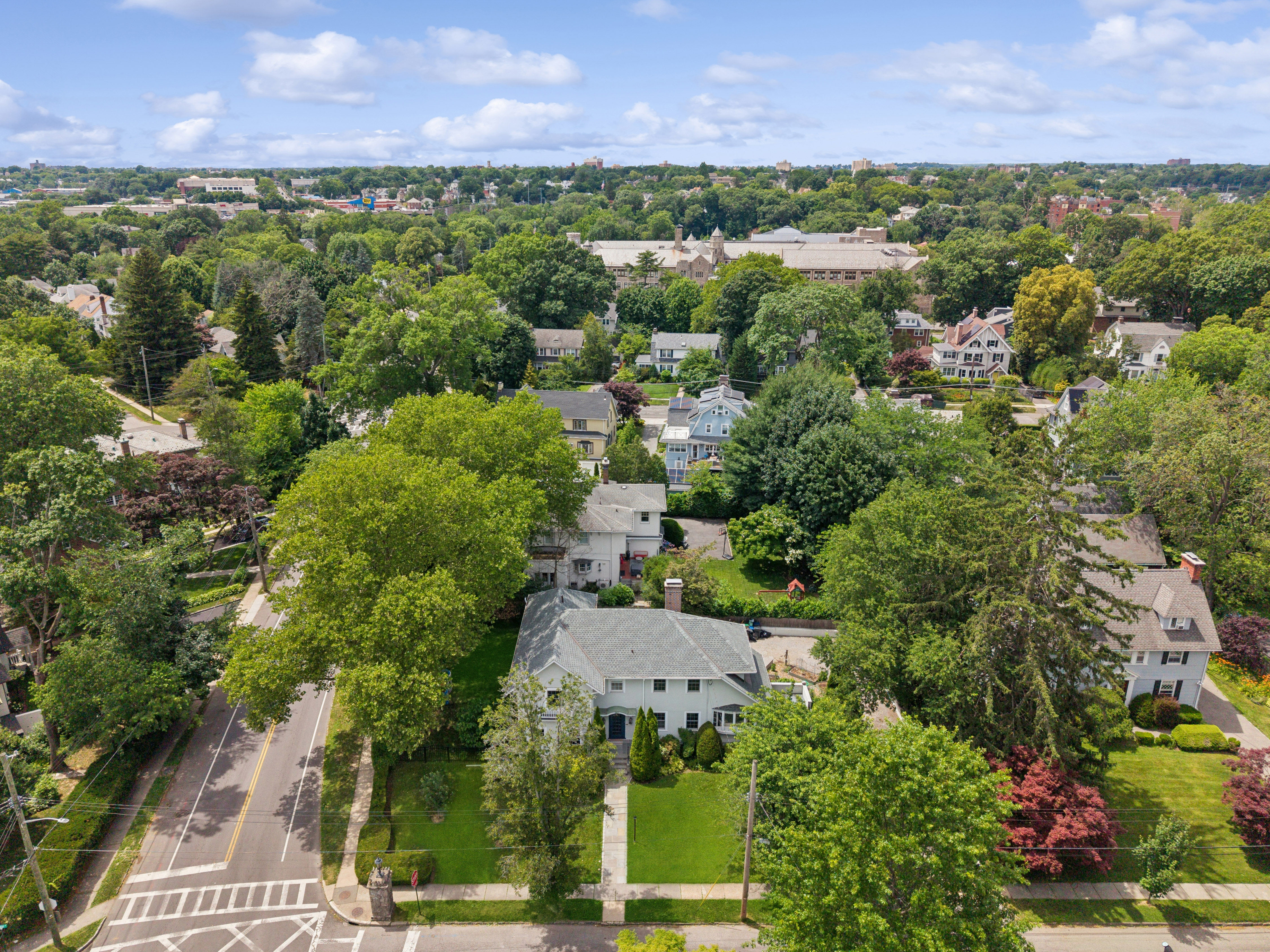  347 Highbrook Avenue - 物件實景