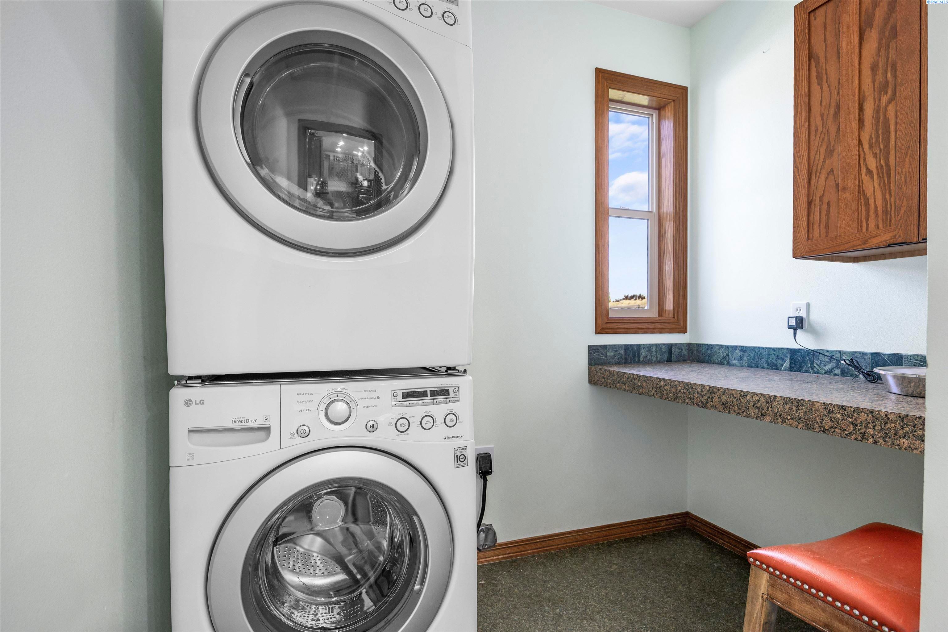 Richland, Washington, 99354, United States, 4 Bedrooms Bedrooms, ,3 BathroomsBathrooms,Residential,For Sale,1980969