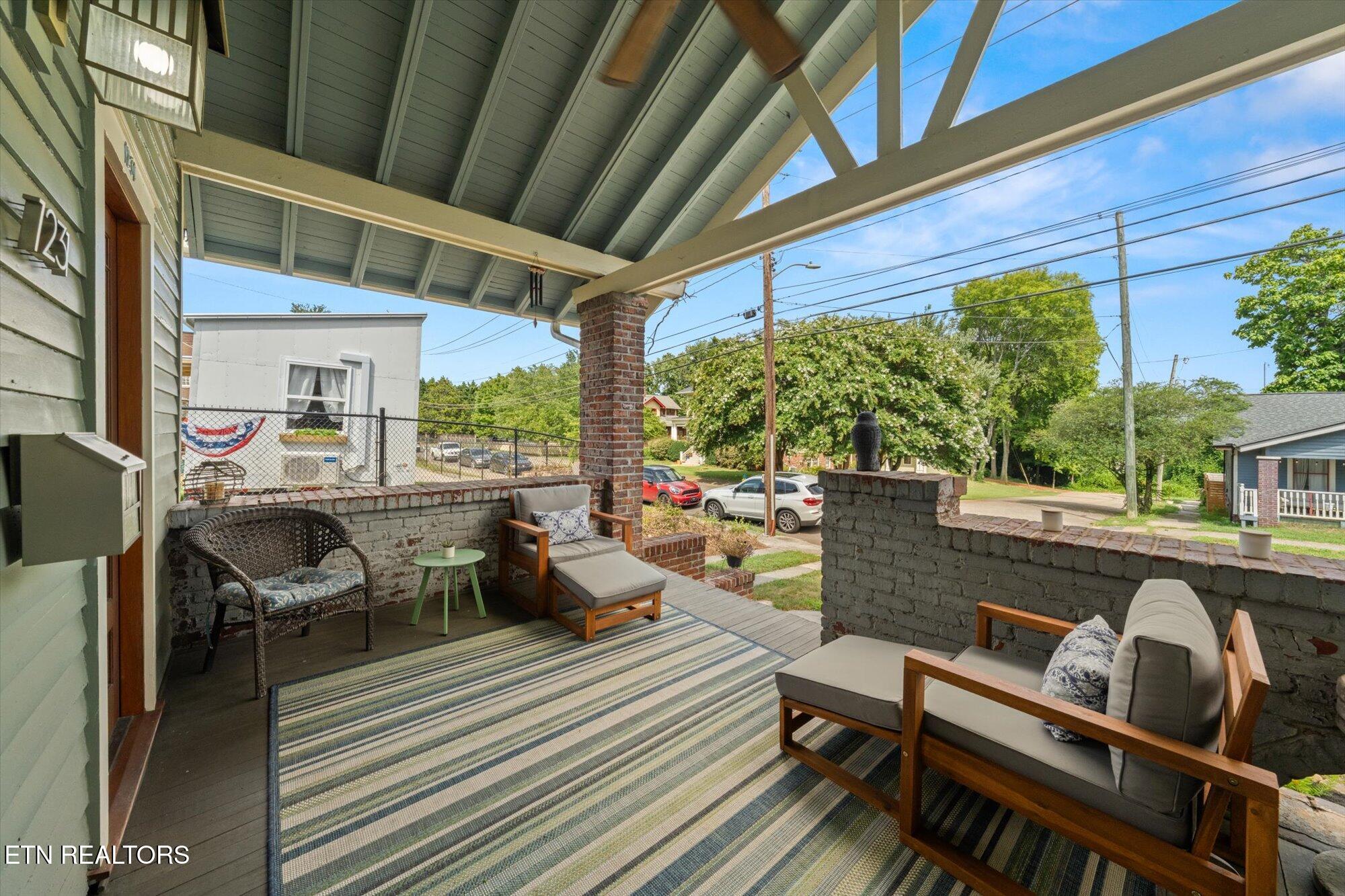 Knoxville, Tennessee, 37917, United States, 3 Bedrooms Bedrooms, ,2 BathroomsBathrooms,Residential,For Sale,1905773