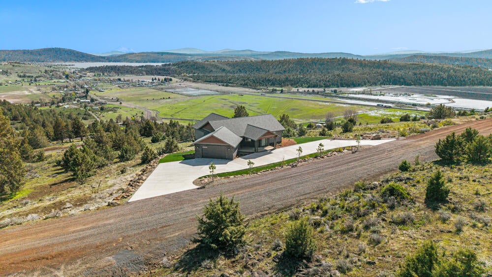 Klamath Falls, Oregon, 97601, United States, 3 Bedrooms Bedrooms, ,4 BathroomsBathrooms,Residential,For Sale,1794380