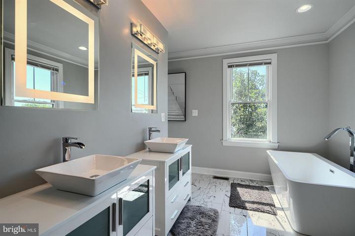 Baltimore, Maryland, 21230, United States, 5 Bedrooms Bedrooms, ,7 BathroomsBathrooms,Residential,For Sale,1920297