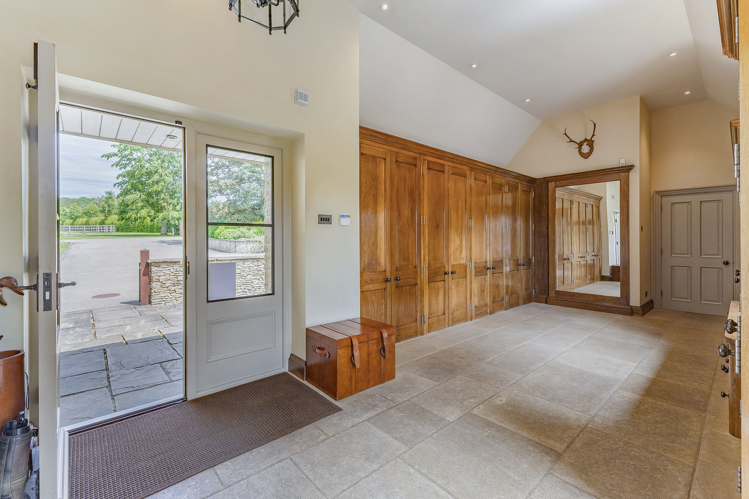  An Impressive Country Estate with Indoor Pool and Equestrian Facilities - 物件實景