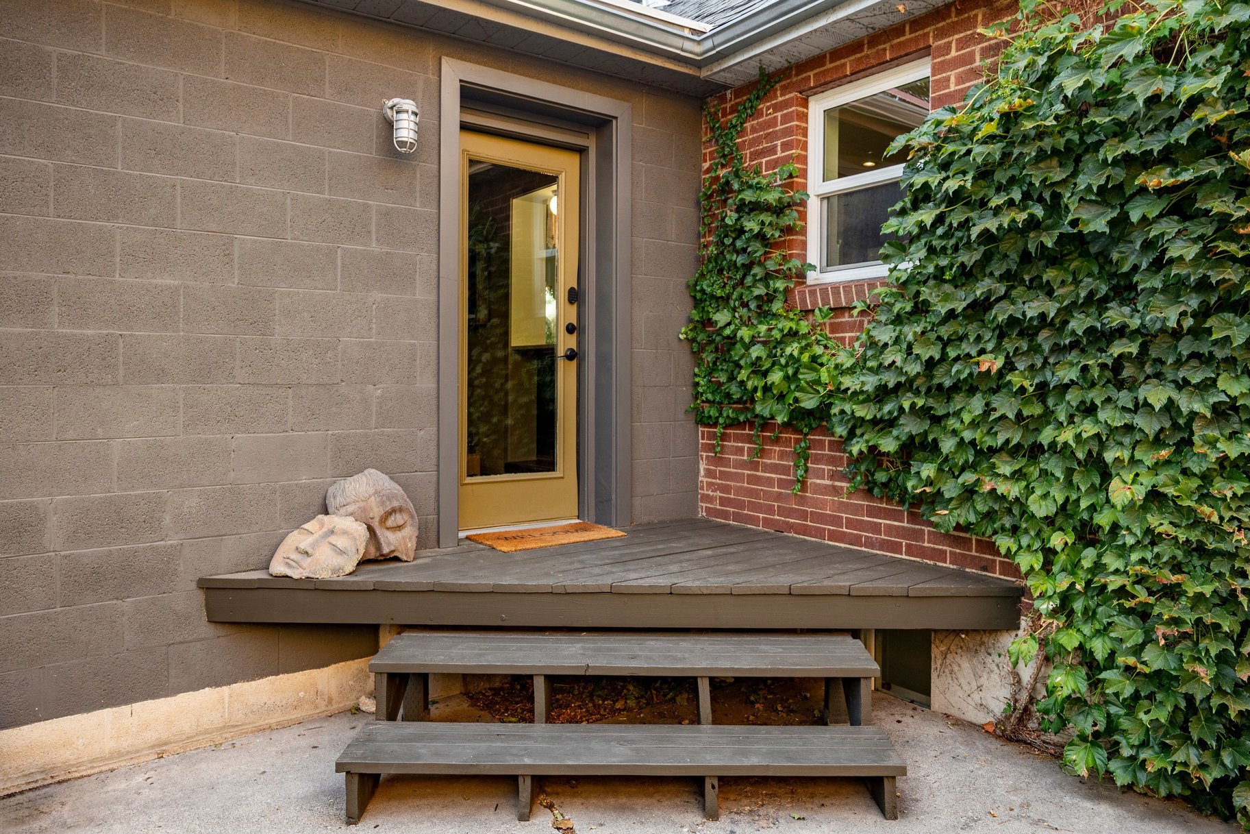  Spacious Millcreek Bungalow with Expansive Backyard & 2-Car Garage - 物件實景