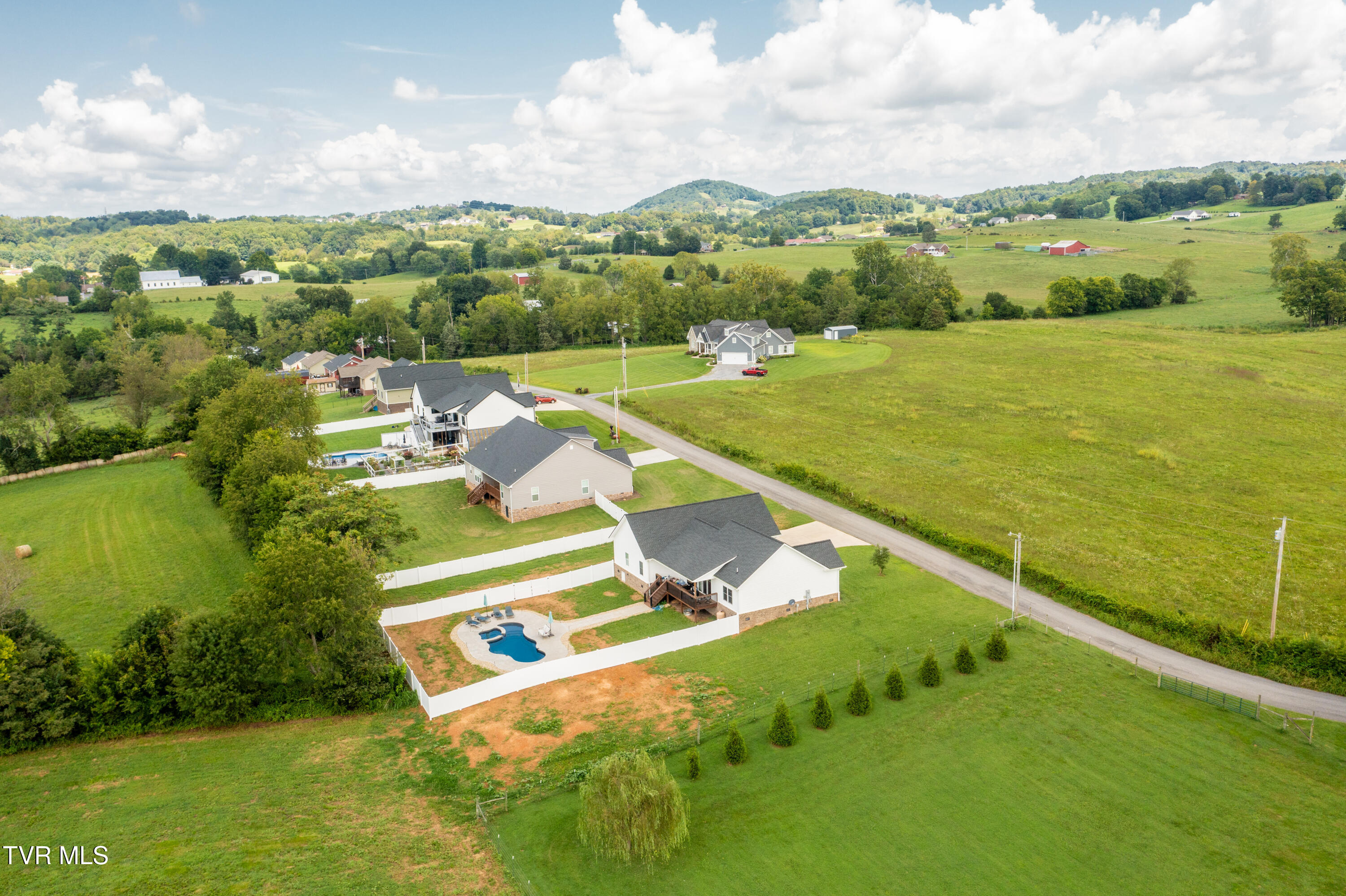 Jonesborough, Tennessee, 37659, United States, 3 Bedrooms Bedrooms, ,2 BathroomsBathrooms,Residential,For Sale,1979321