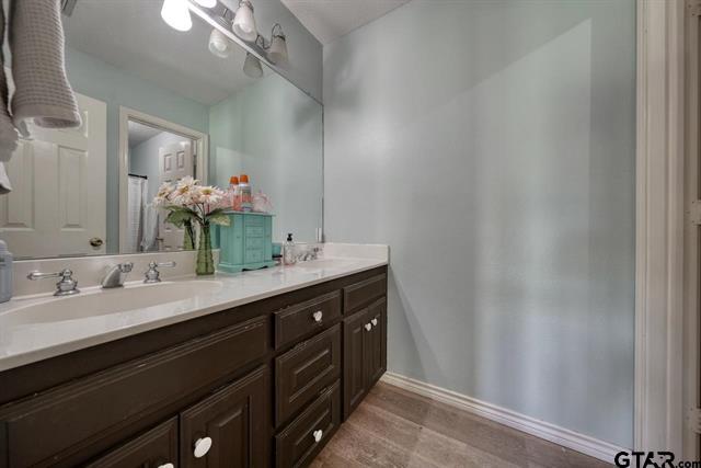 Lindale, Texas, 75771, United States, 4 Bedrooms Bedrooms, ,3 BathroomsBathrooms,Residential,For Sale,1937057