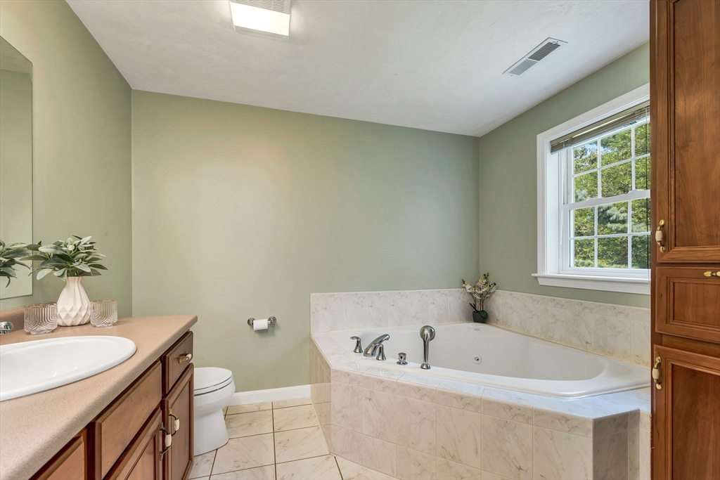 Nashua, New Hampshire, 03062, United States, 4 Bedrooms Bedrooms, ,4 BathroomsBathrooms,Residential,For Sale,1917285