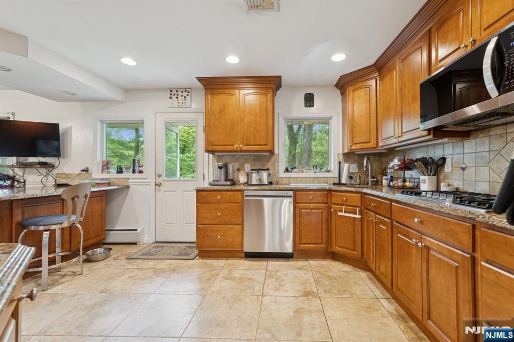 Hillsdale, New Jersey, 07642, United States, 5 Bedrooms Bedrooms, ,3 BathroomsBathrooms,Residential,For Sale,1885332