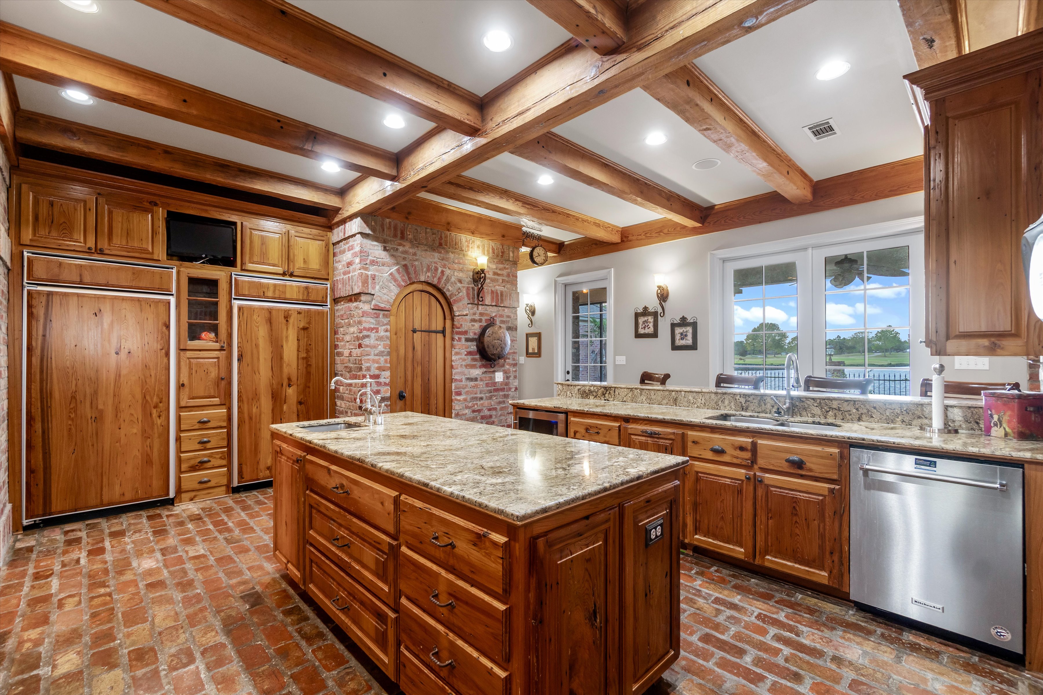 Baton Rouge, Louisiana, 70810, United States, 5 Bedrooms Bedrooms, ,6 BathroomsBathrooms,Residential,For Sale,2002046