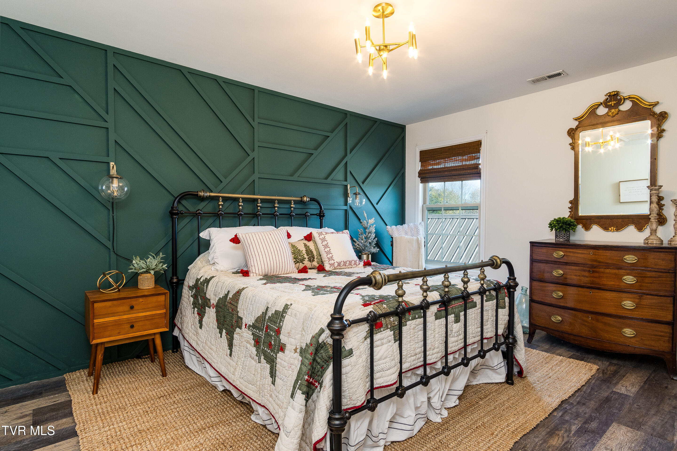 Piney Flats, Tennessee, 37686, United States, 4 Bedrooms Bedrooms, ,4 BathroomsBathrooms,Residential,For Sale,1988527