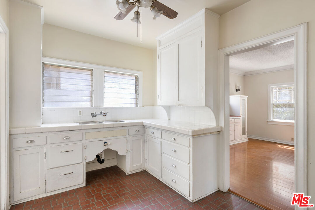 Los Angeles, California, 90027, United States, 2 Bedrooms Bedrooms, ,1 BathroomBathrooms,Residential,For Sale,1920084