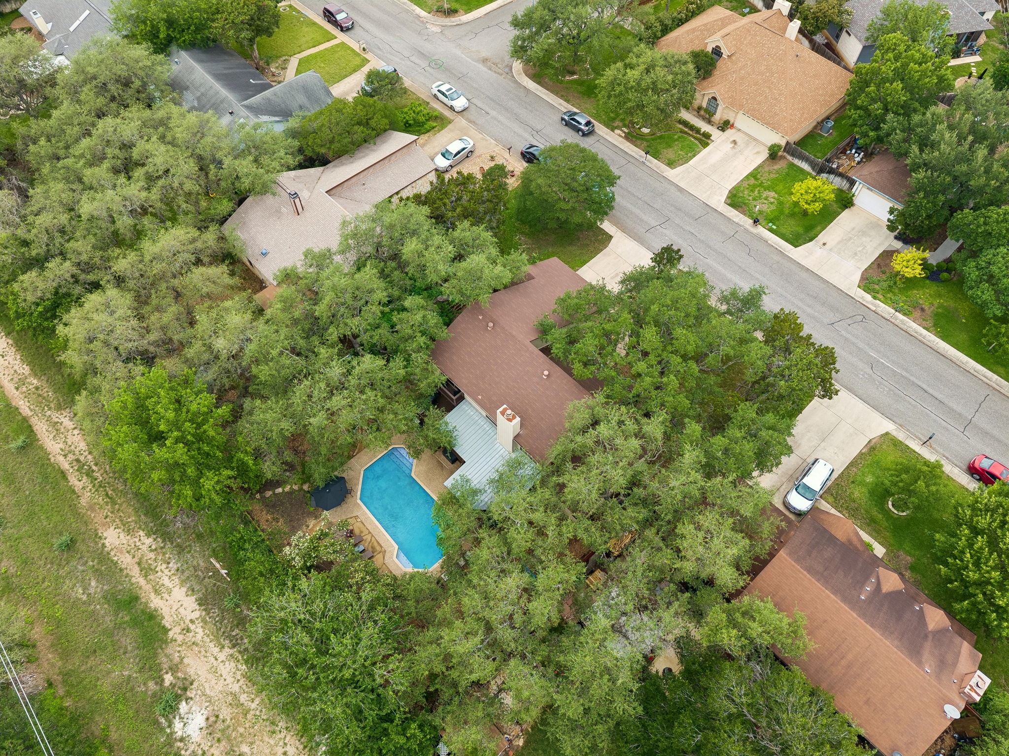  Oak-Canopied Retreat with Pool and Media Room - 物件實景