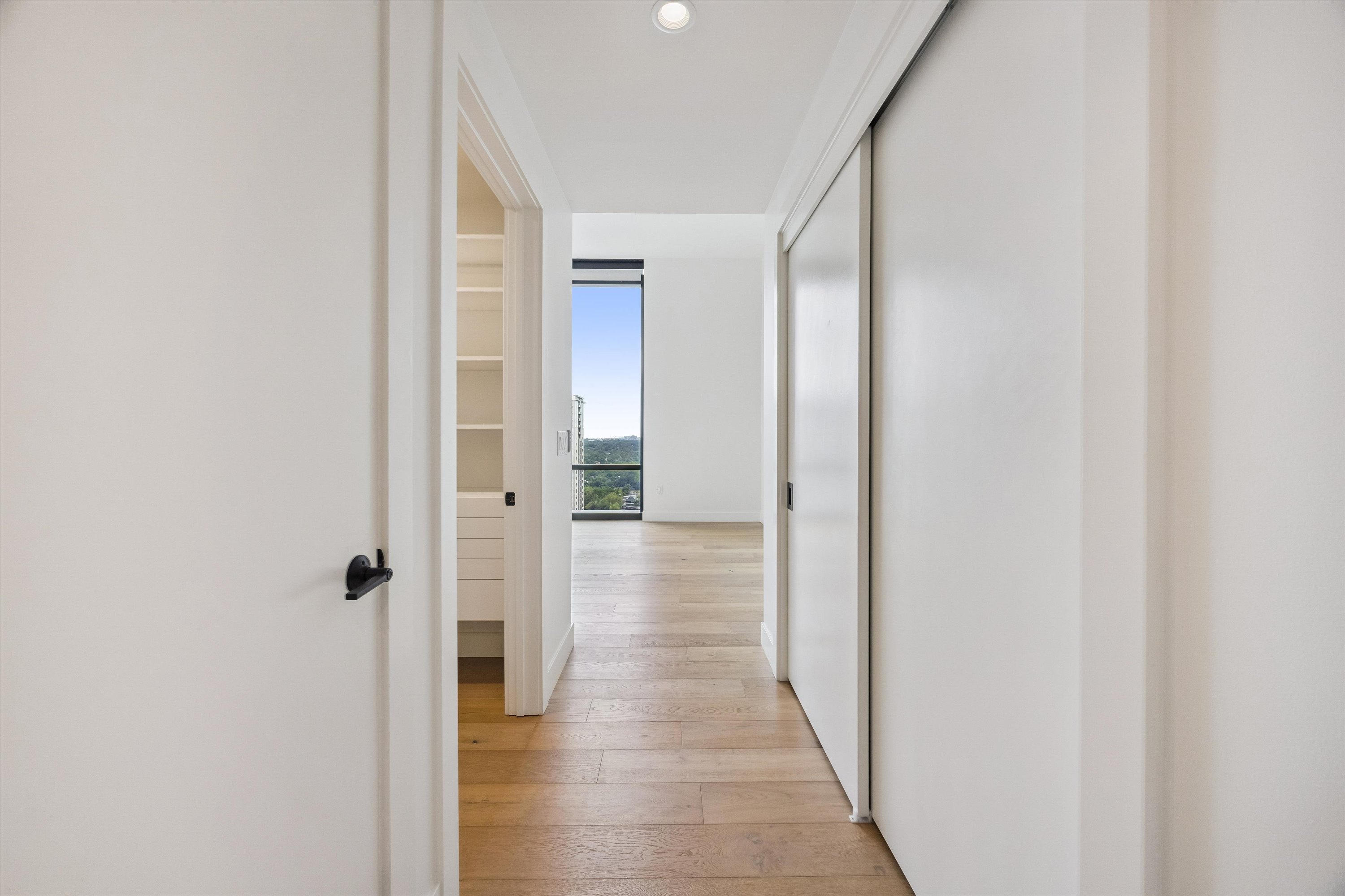  Lake View 2 Bedroom Condo with Flex Space at 70 Rainey - 物件實景