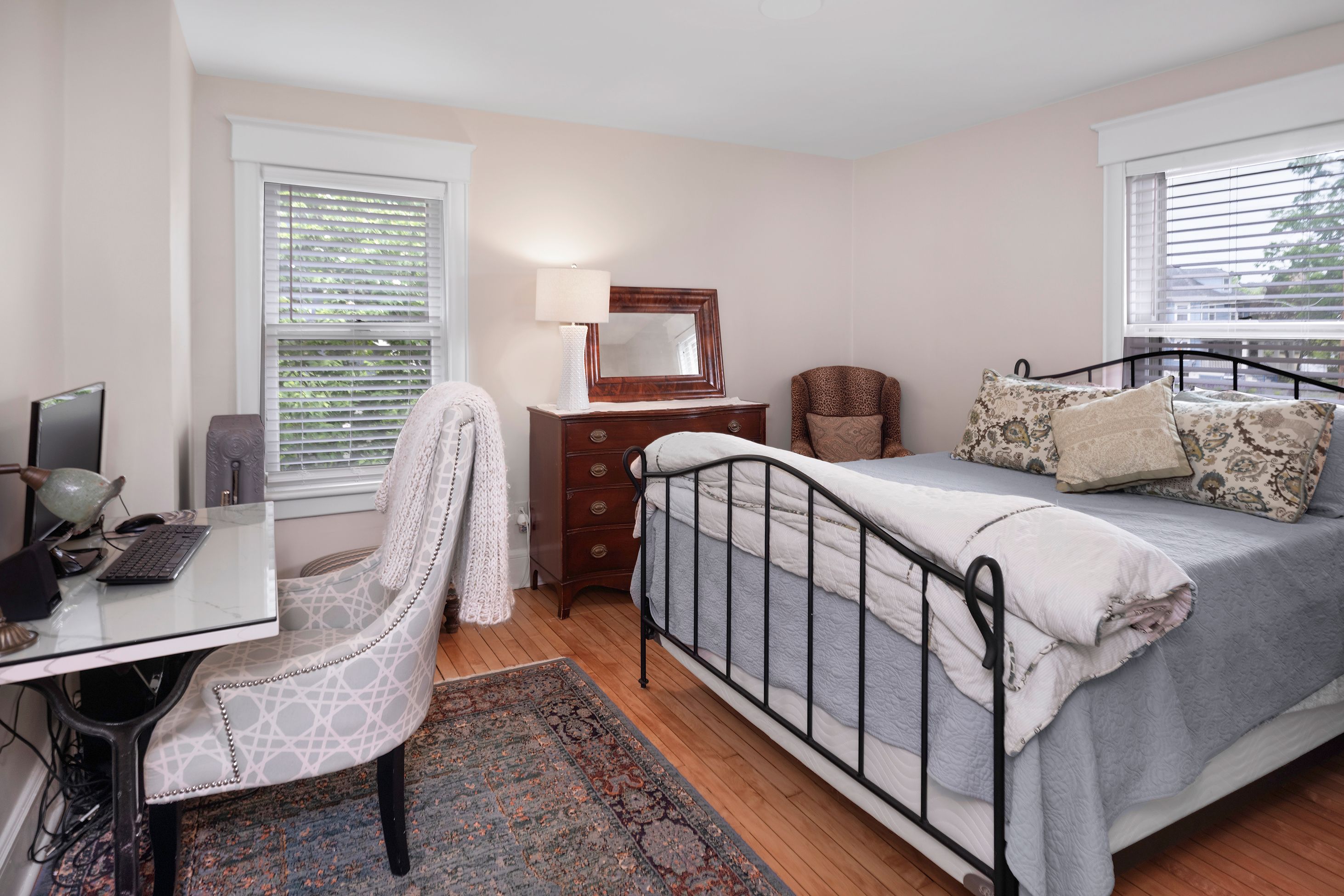  Classic Hopewell Borough Home with Wraparound Porch on Coveted Prospect Street - 物件實景