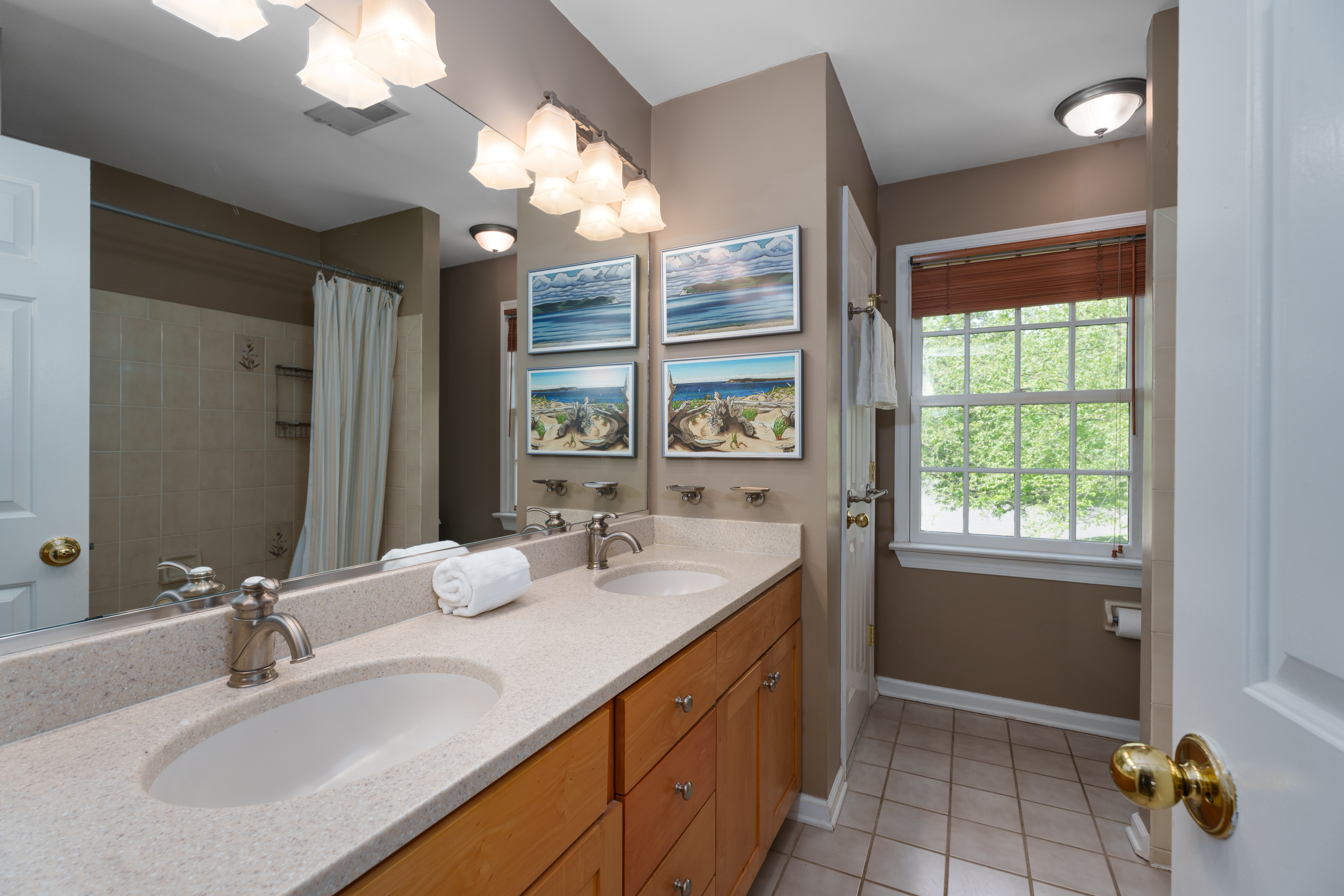  Kingsbrook Cul-de-Sac Home With 5 Bedrooms and a Finished Basement - 物件實景