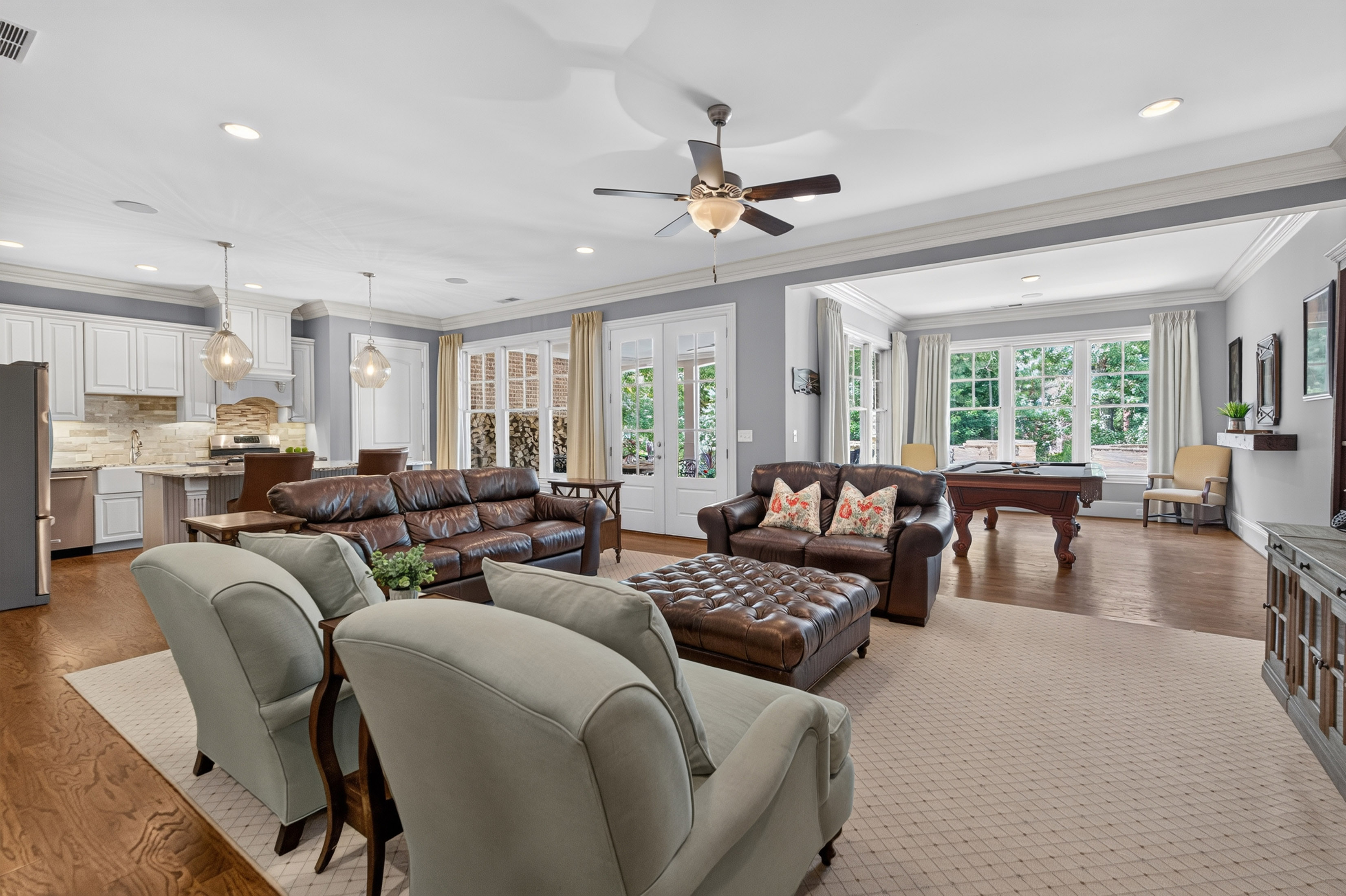  Experience Refined Estate Living in this Exceptional All-Brick and Stone Ranch - 物件實景