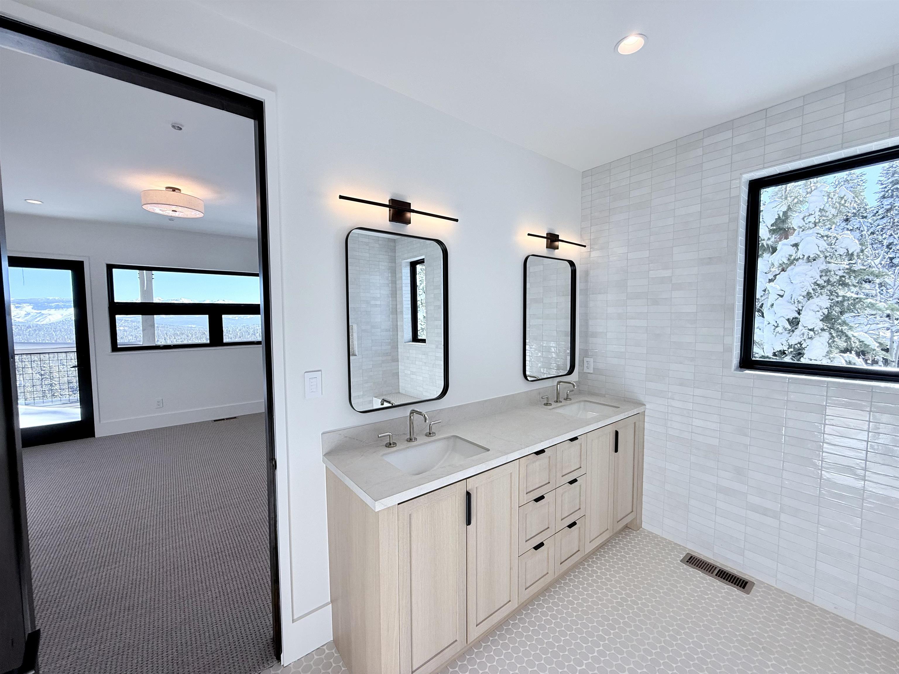 Truckee, California, 96161, United States, 5 Bedrooms Bedrooms, ,5 BathroomsBathrooms,Residential,For Sale,1992888